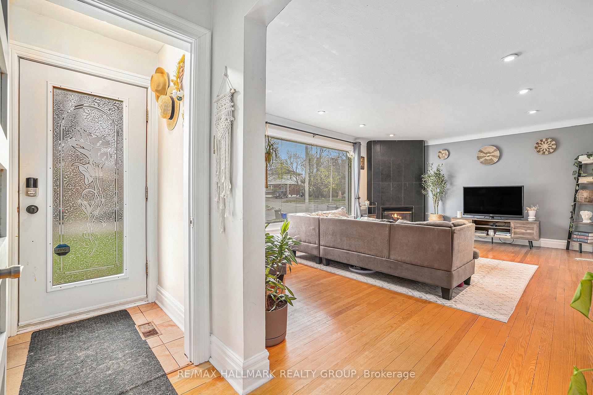 Photo 4 of 1852 Hutton Avenue, Ottawa, Elmvale Acres — HOMEH