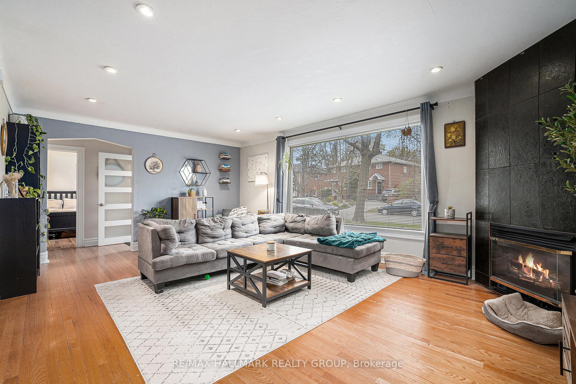 Photo 2 of 1852 Hutton Avenue, Ottawa, Elmvale Acres — HOMEH