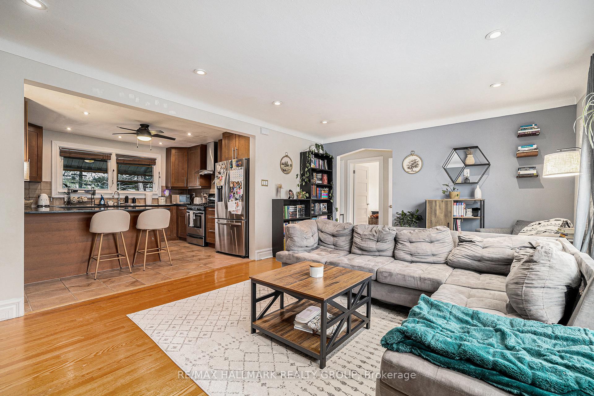 Photo 3 of 1852 Hutton Avenue, Ottawa, Elmvale Acres — HOMEH