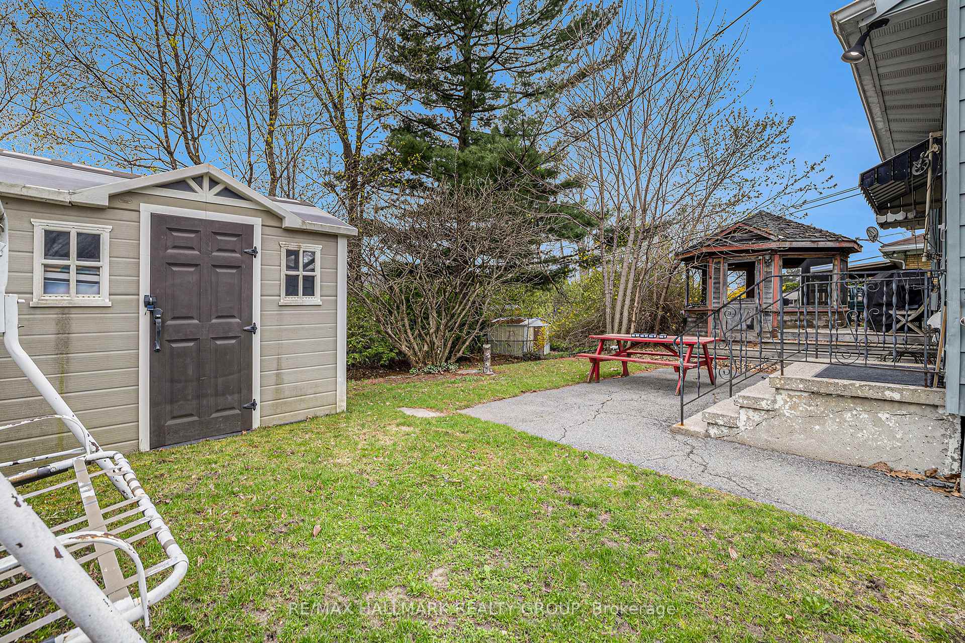 Photo 12 of 1852 Hutton Avenue, Ottawa, Elmvale Acres — HOMEH