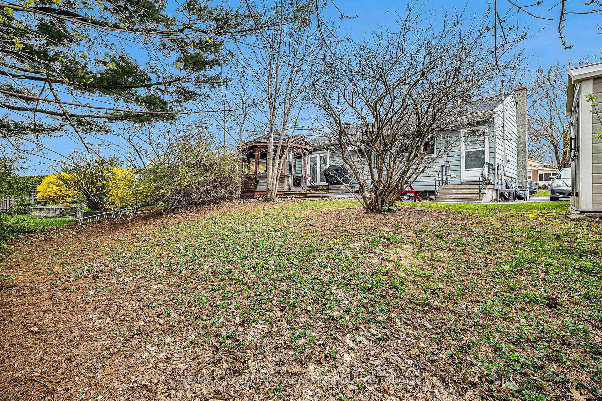 Photo 14 of 1852 Hutton Avenue, Ottawa, Elmvale Acres — HOMEH