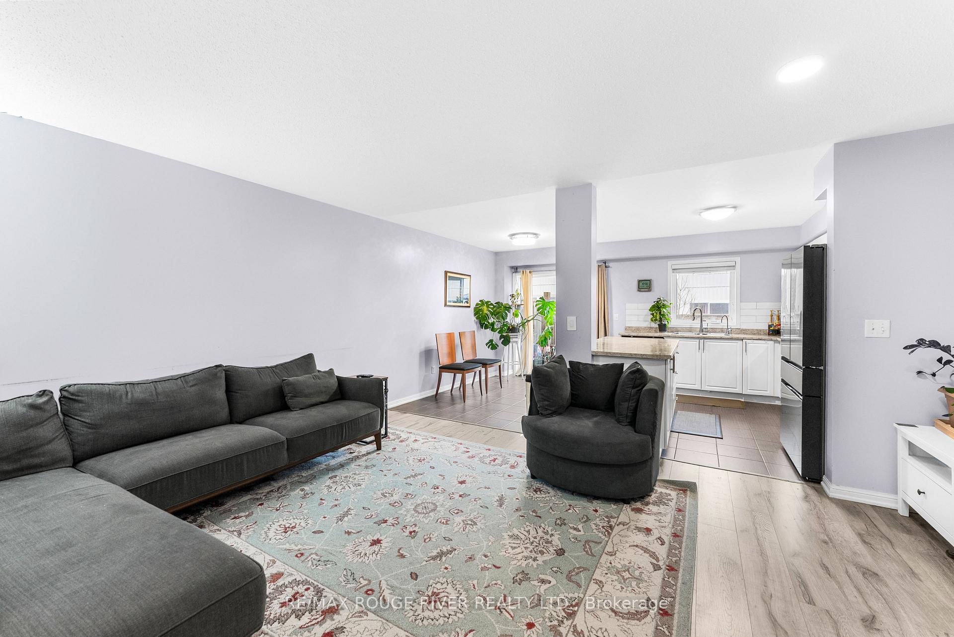 Photo 3 of 37 Dykstra Lane, Clarington, Bowmanville — HOMEH