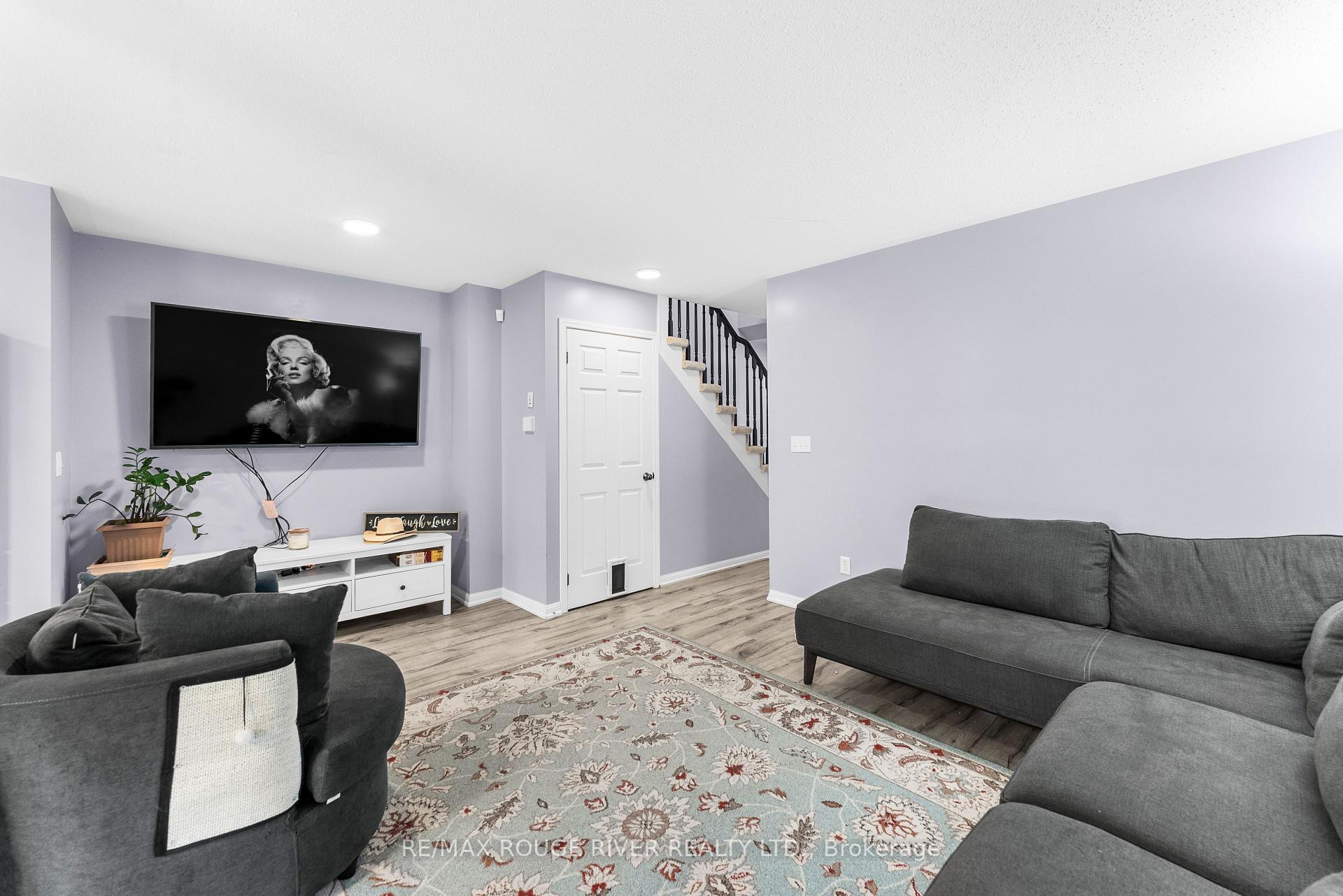 Photo 4 of 37 Dykstra Lane, Clarington, Bowmanville — HOMEH