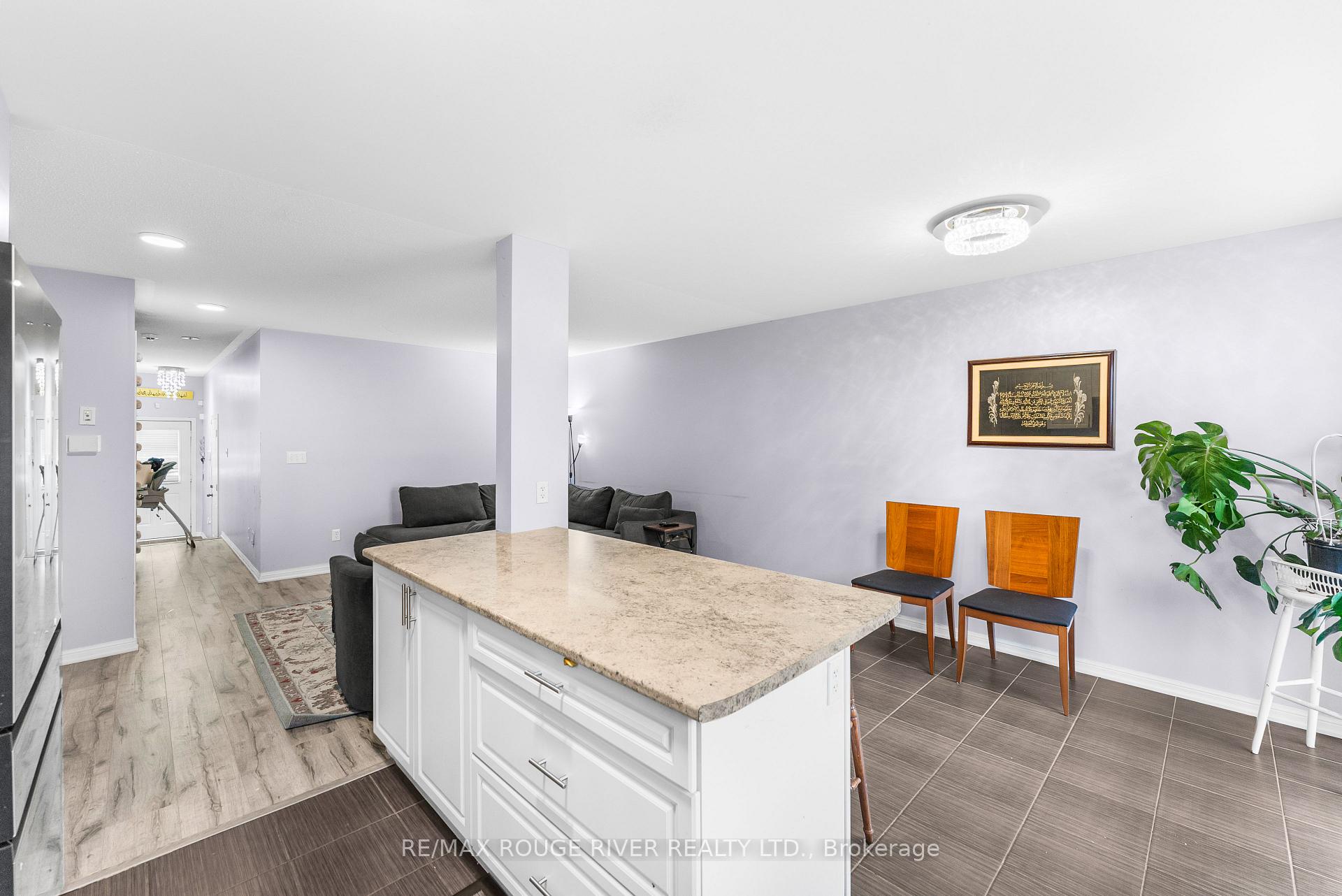Photo 8 of 37 Dykstra Lane, Clarington, Bowmanville — HOMEH