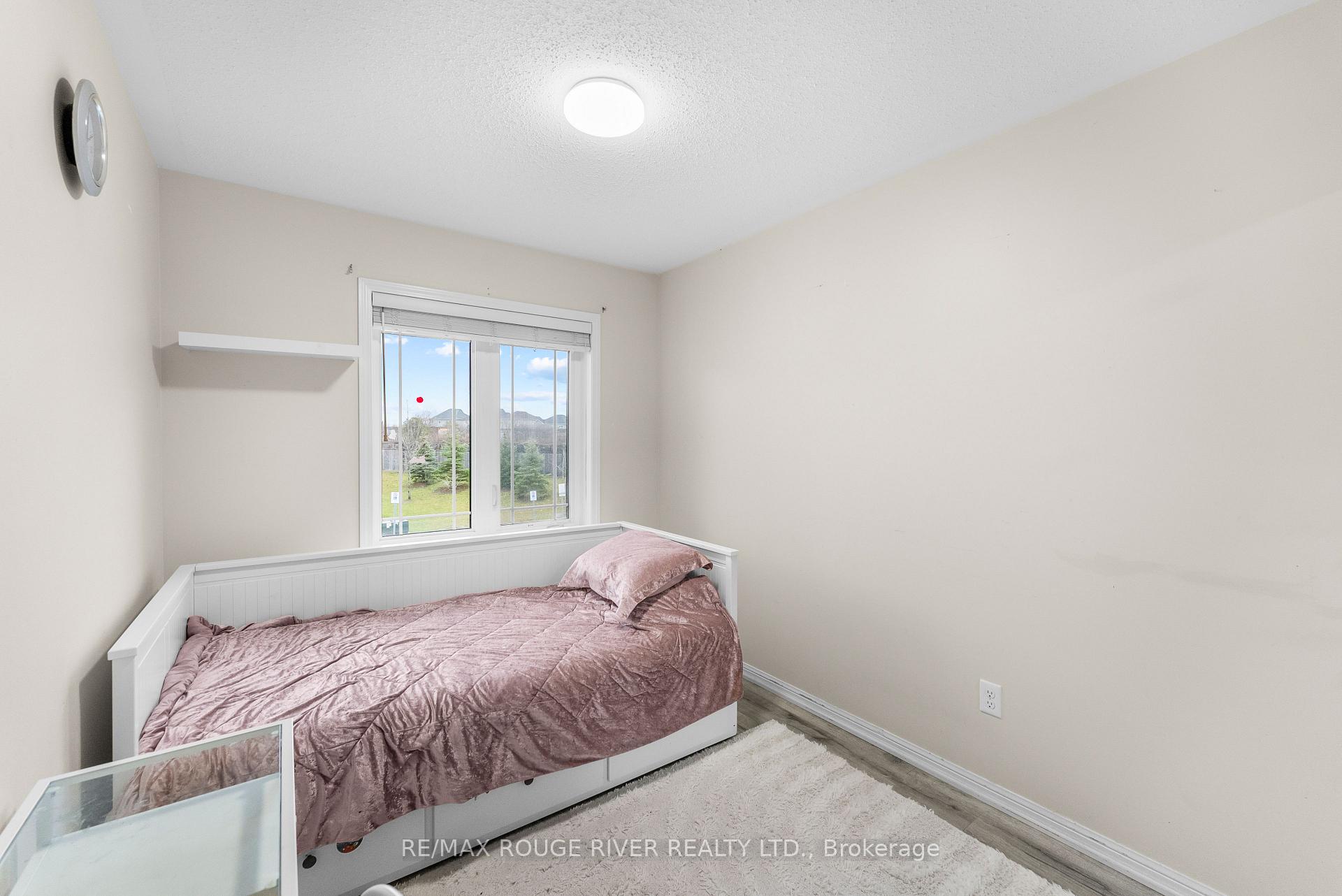 Photo 17 of 37 Dykstra Lane, Clarington, Bowmanville — HOMEH