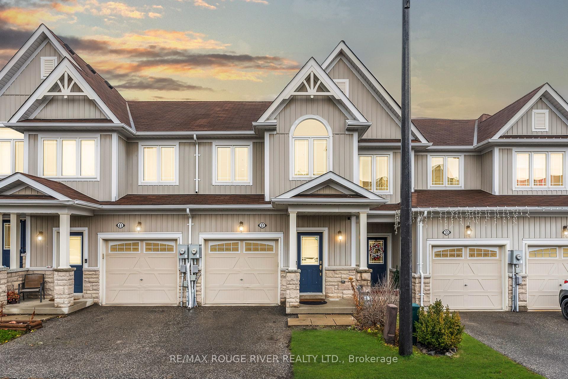 Photo 2 of 37 Dykstra Lane, Clarington, Bowmanville — HOMEH