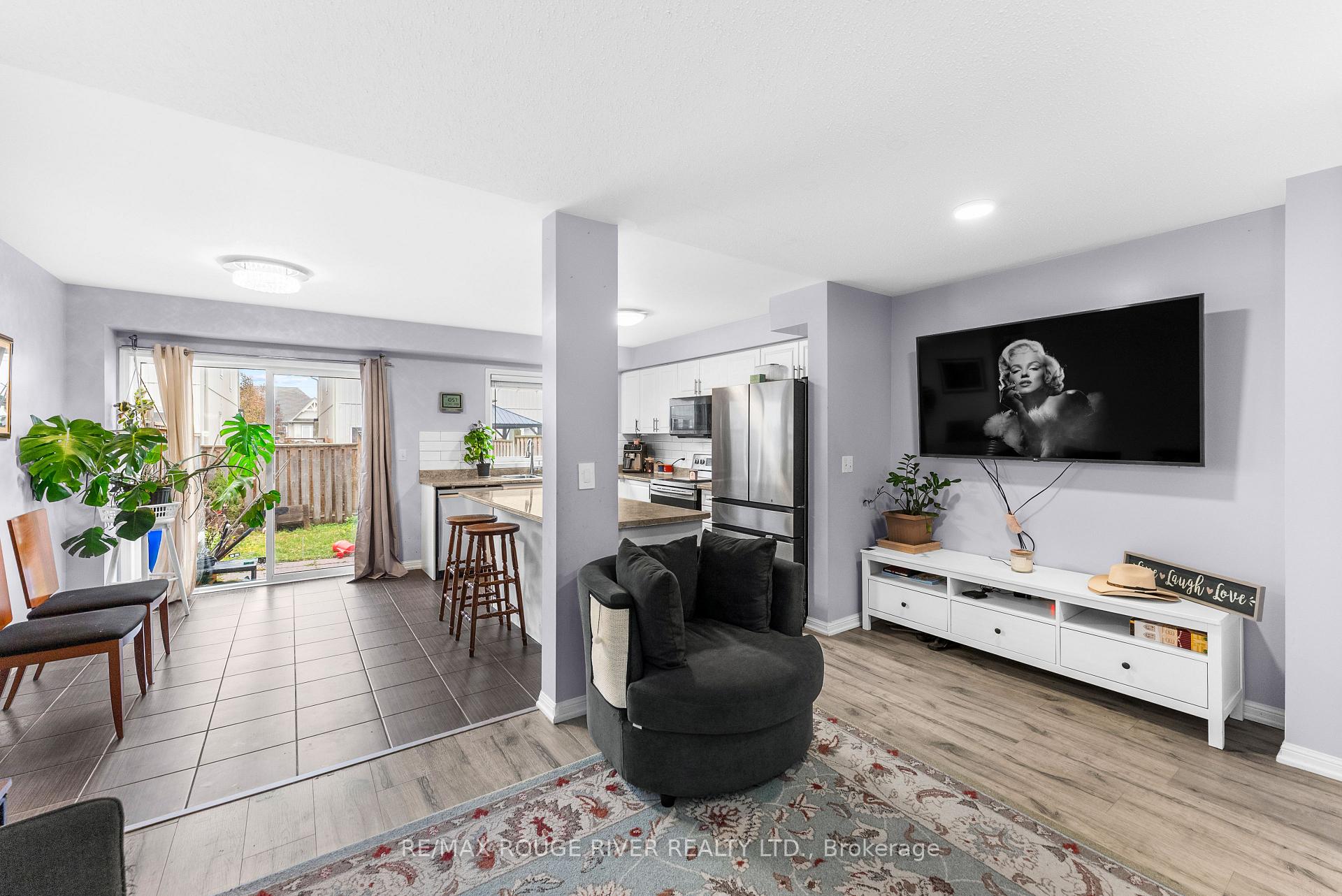 Photo 24 of 37 Dykstra Lane, Clarington, Bowmanville — HOMEH