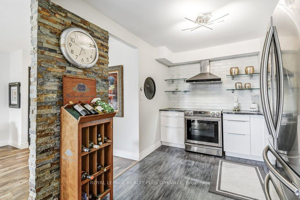 Photo 18 of Unit 515, 500 Green Road, Hamilton, Lakeshore — HOMEH