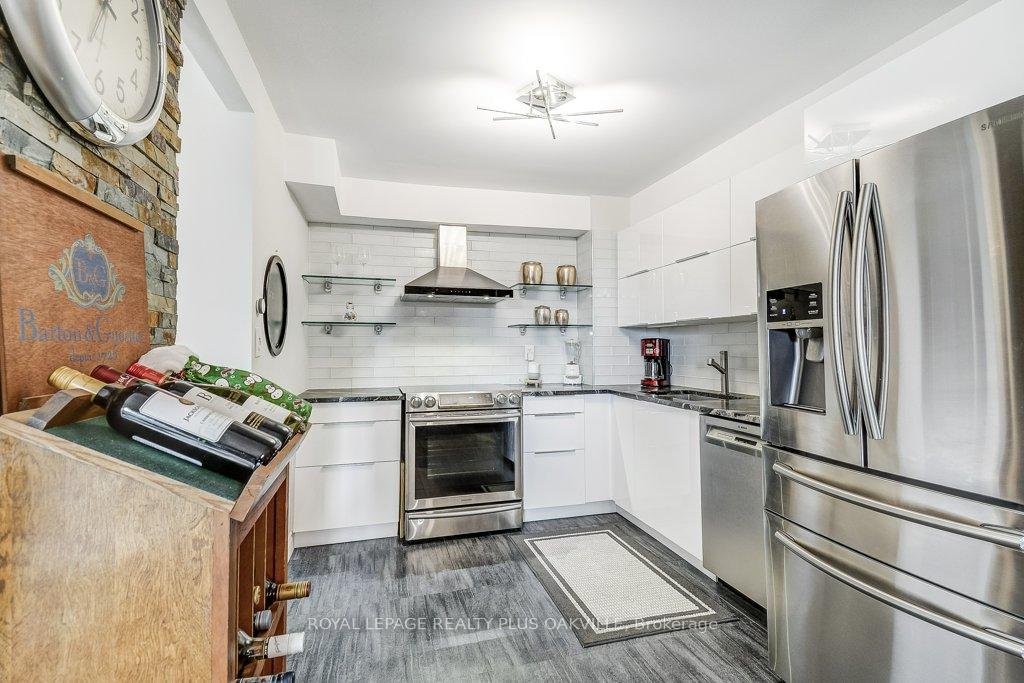 Photo 19 of Unit 515, 500 Green Road, Hamilton, Lakeshore — HOMEH