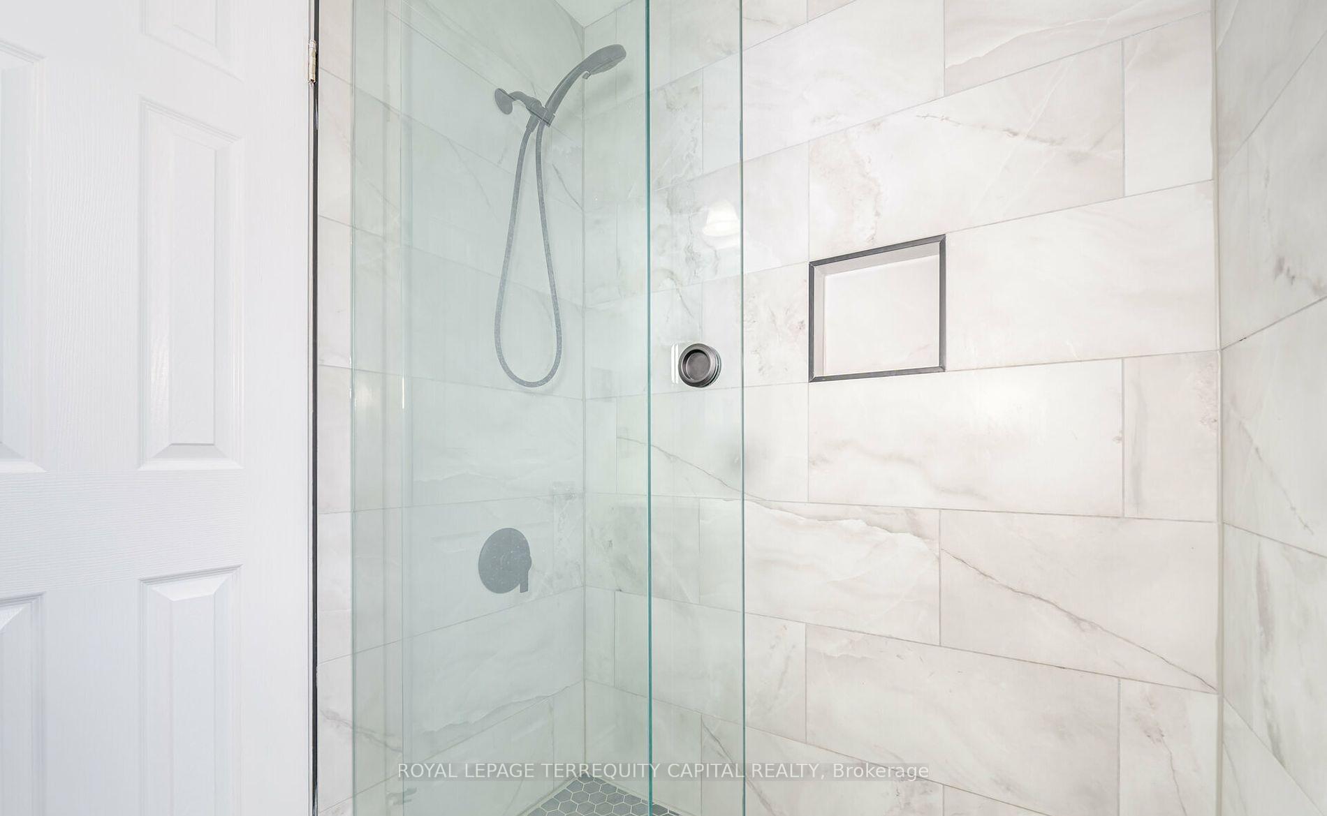 Photo 20 of Unit Upper, 38 Irene Drive, Barrie, Painswick South — HOMEH