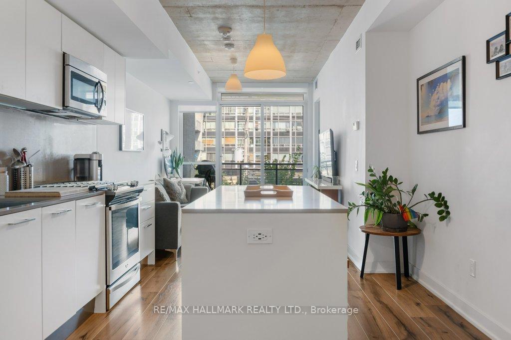 Photo 8 of Unit 308, 665 Kingston Road, Toronto, The Beaches — HOMEH