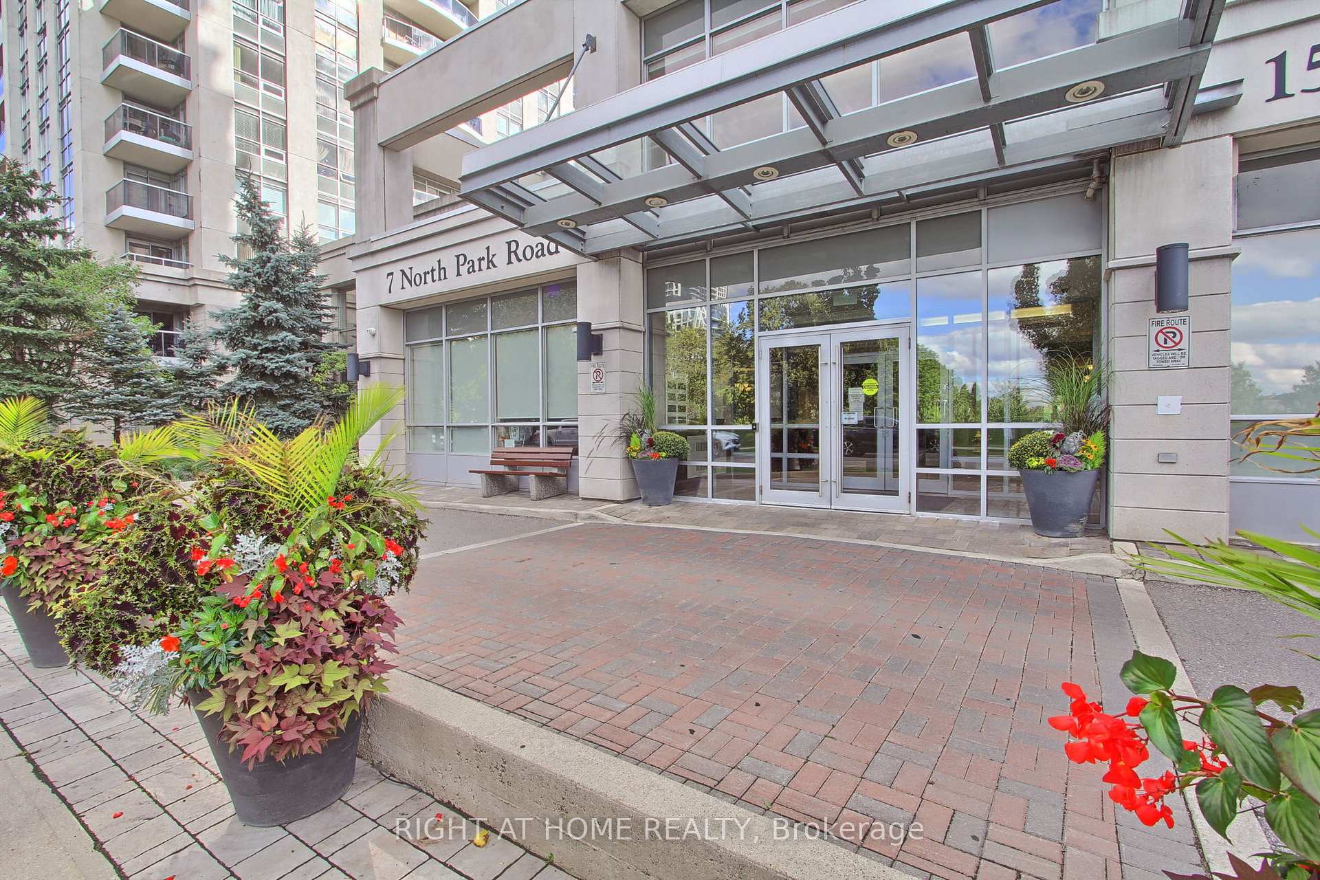 Photo 3 of Unit 712, 7 North Park Road, Vaughan, Beverley Glen — HOMEH