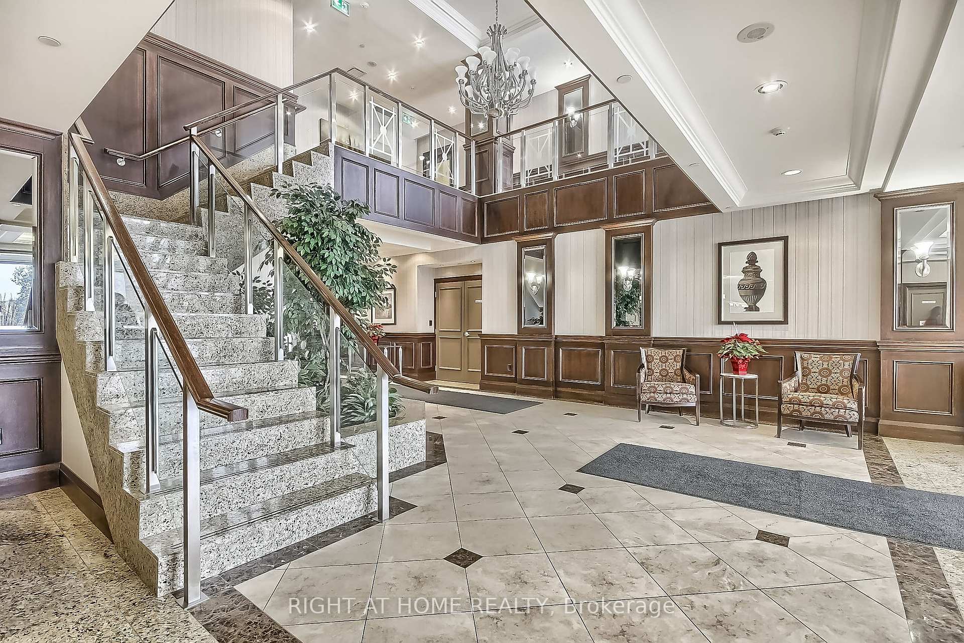 Photo 6 of Unit 712, 7 North Park Road, Vaughan, Beverley Glen — HOMEH