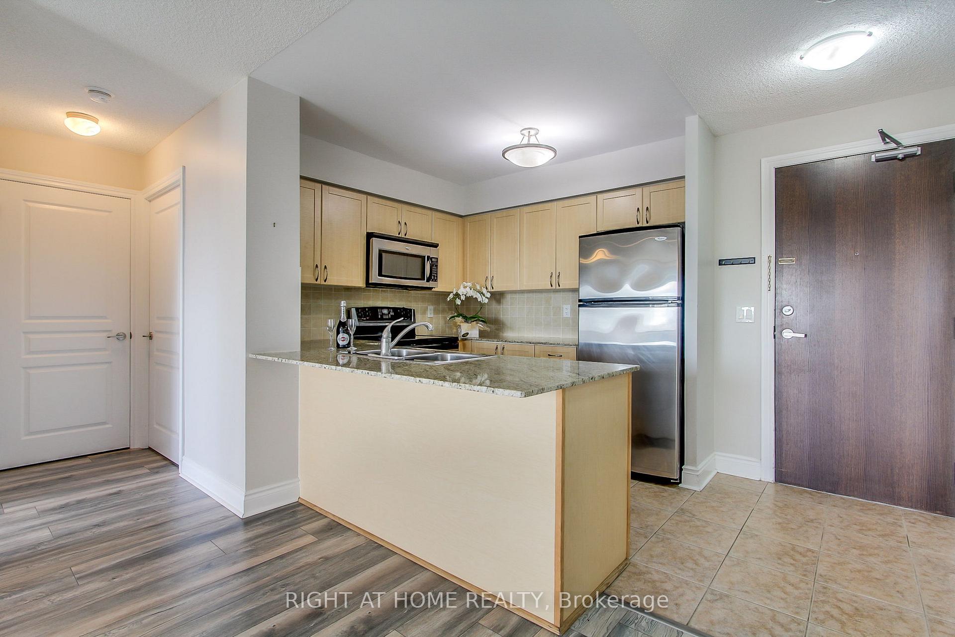 Photo 10 of Unit 712, 7 North Park Road, Vaughan, Beverley Glen — HOMEH