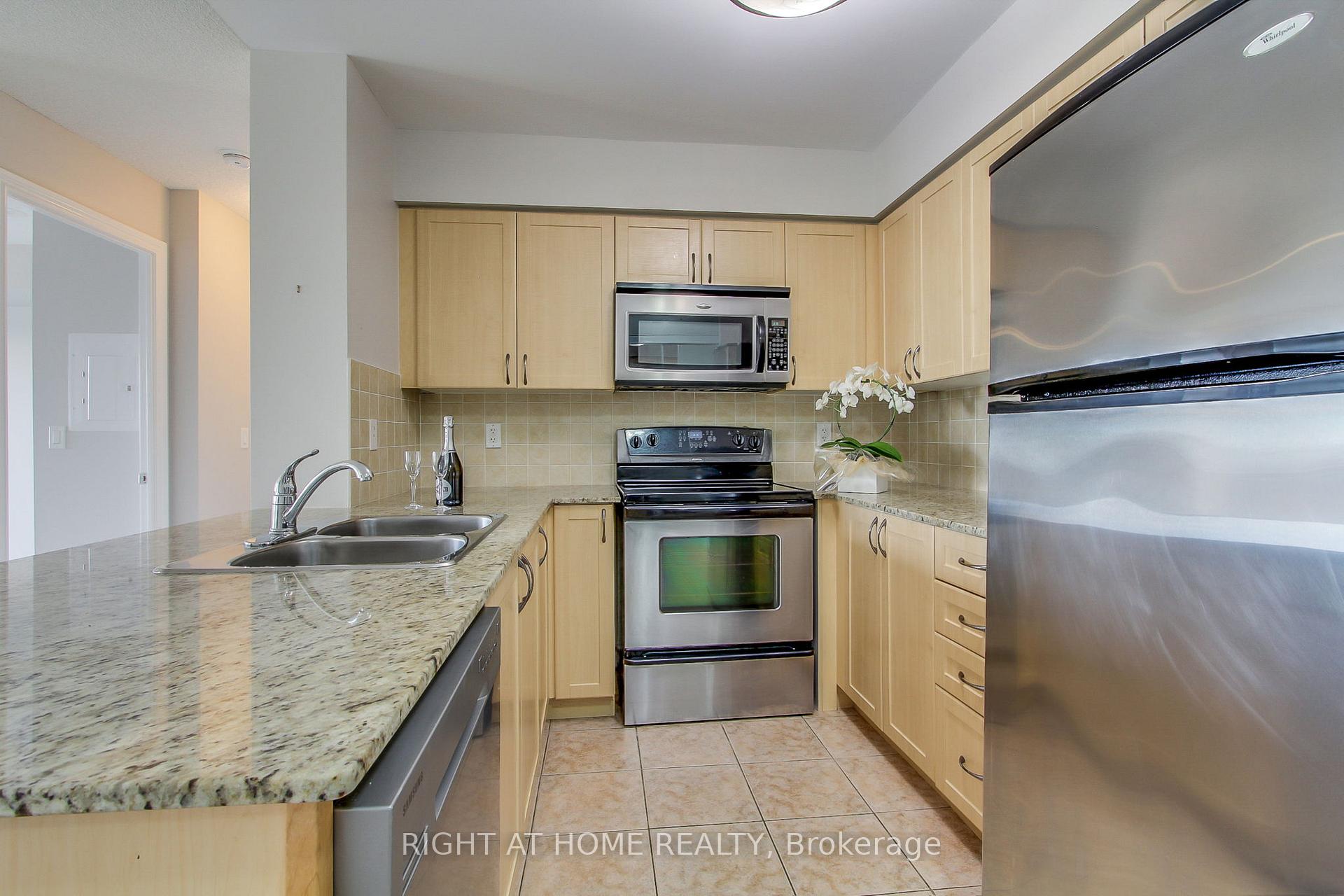 Photo 11 of Unit 712, 7 North Park Road, Vaughan, Beverley Glen — HOMEH