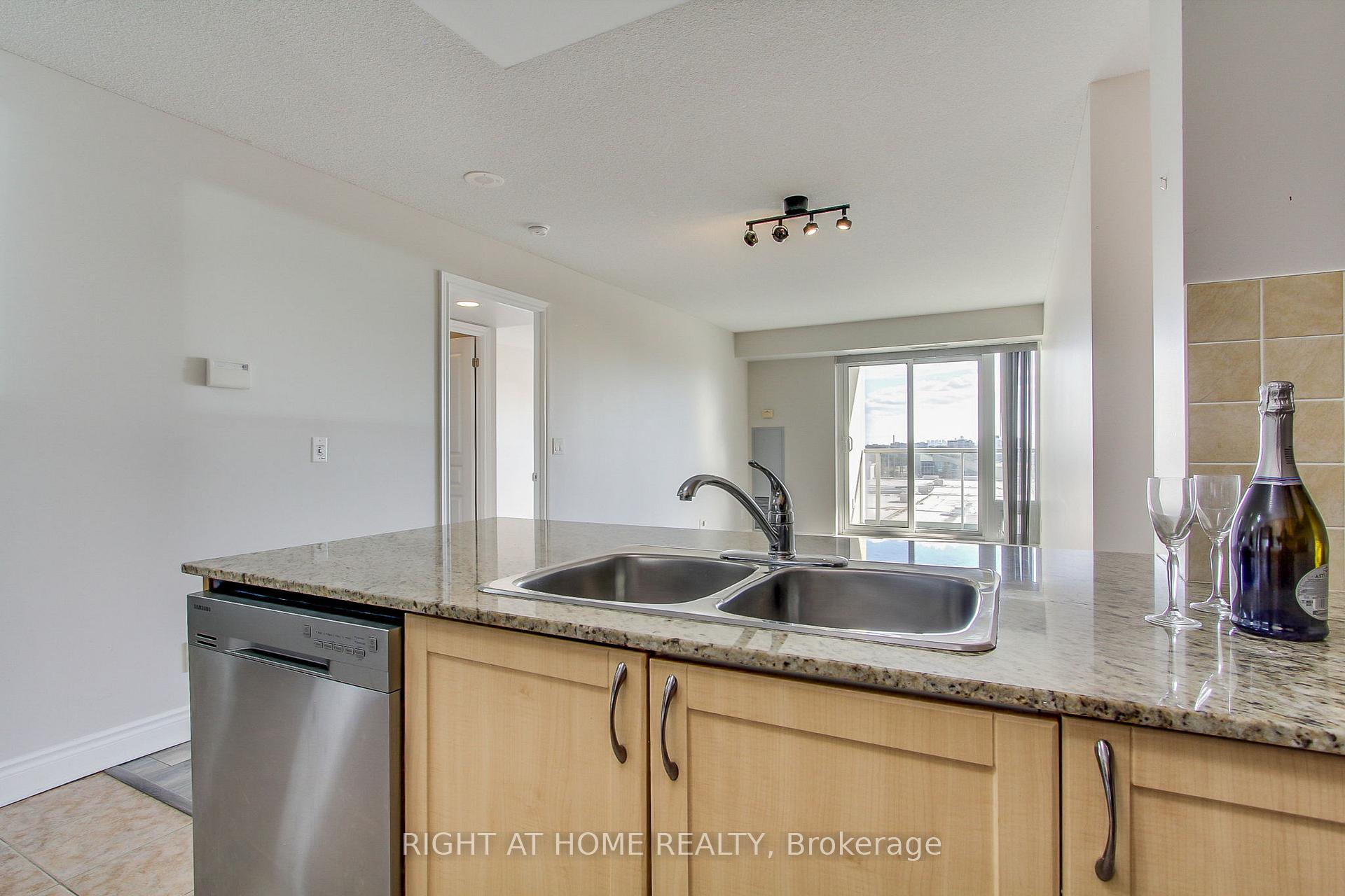 Photo 13 of Unit 712, 7 North Park Road, Vaughan, Beverley Glen — HOMEH