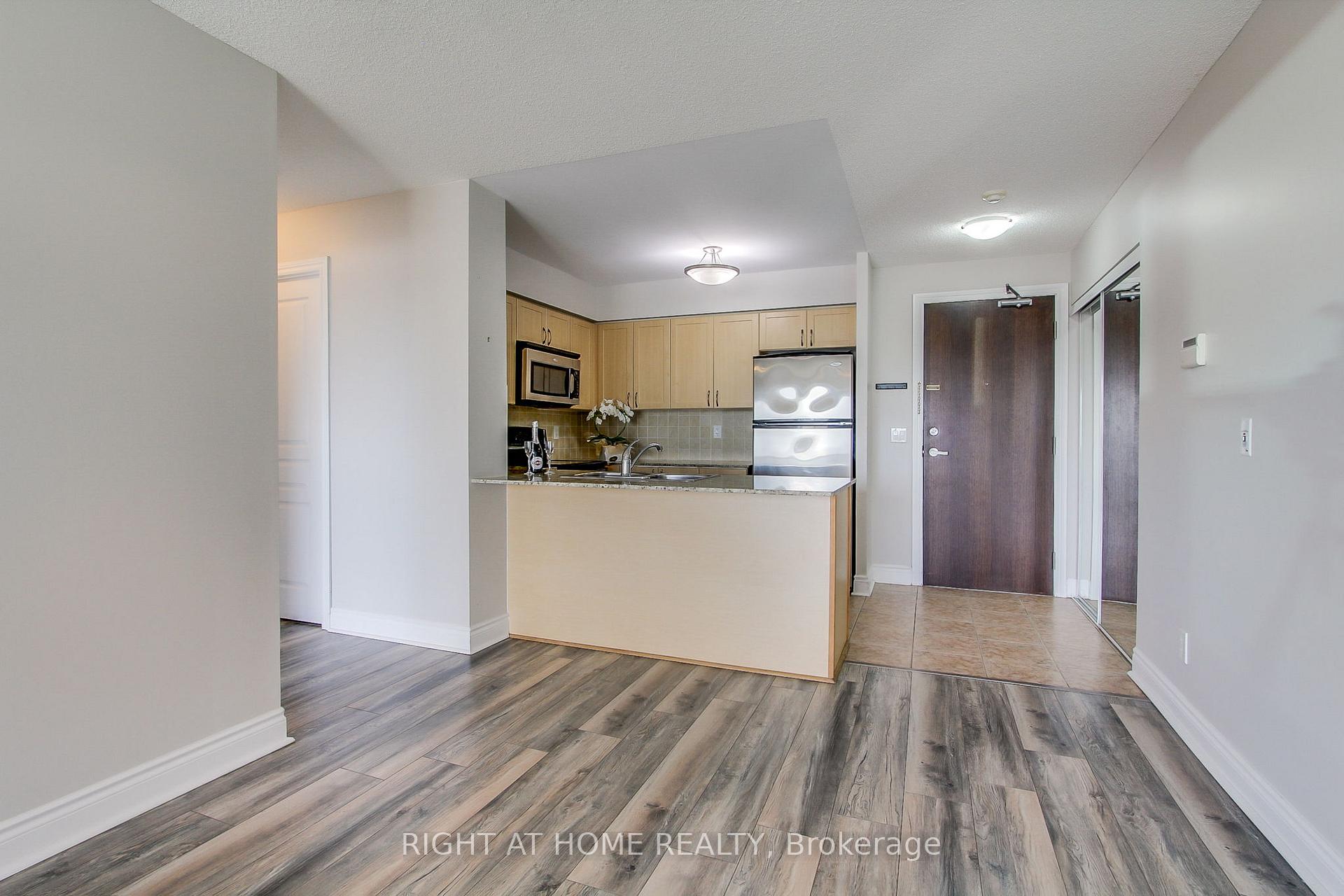 Photo 15 of Unit 712, 7 North Park Road, Vaughan, Beverley Glen — HOMEH