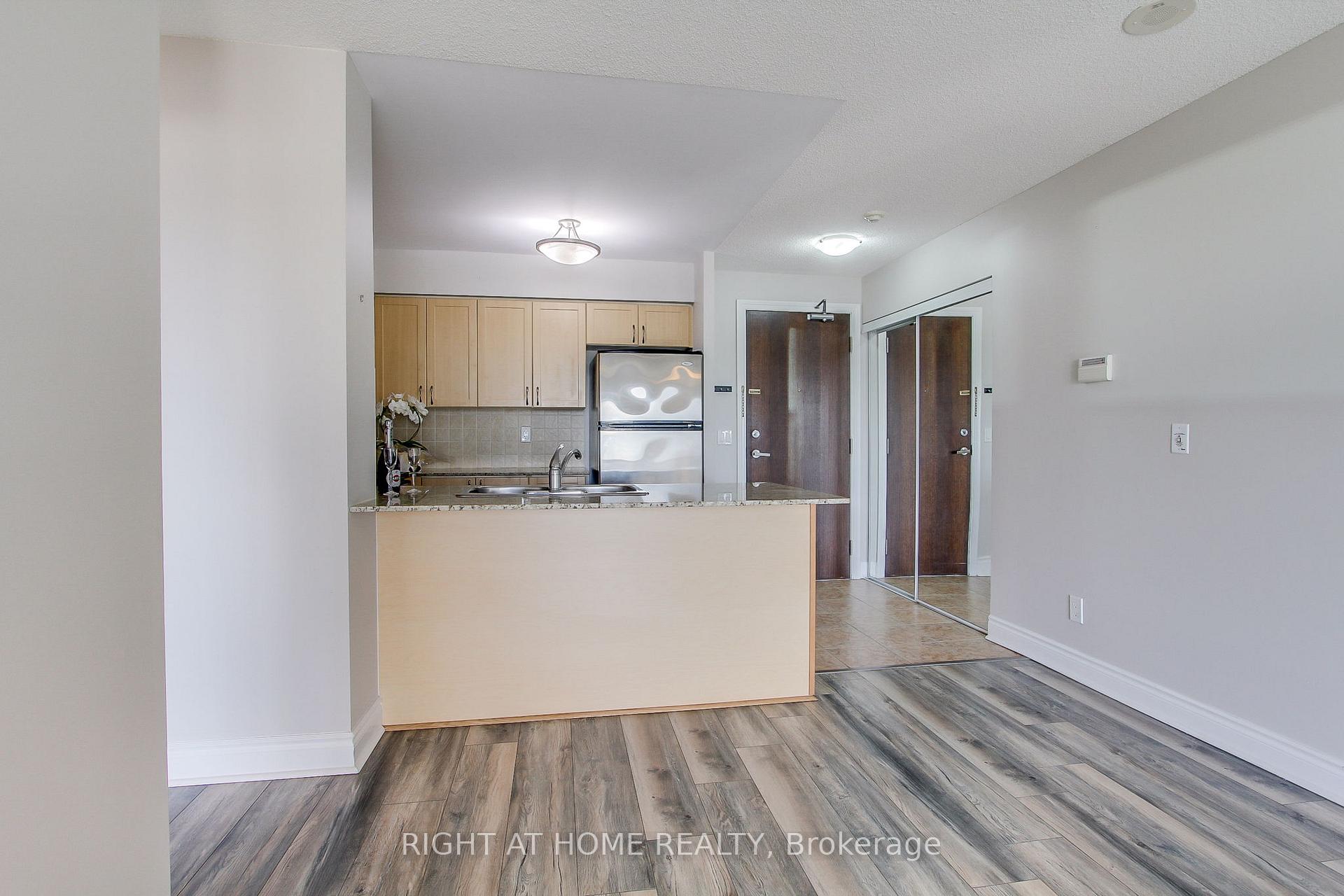 Photo 16 of Unit 712, 7 North Park Road, Vaughan, Beverley Glen — HOMEH