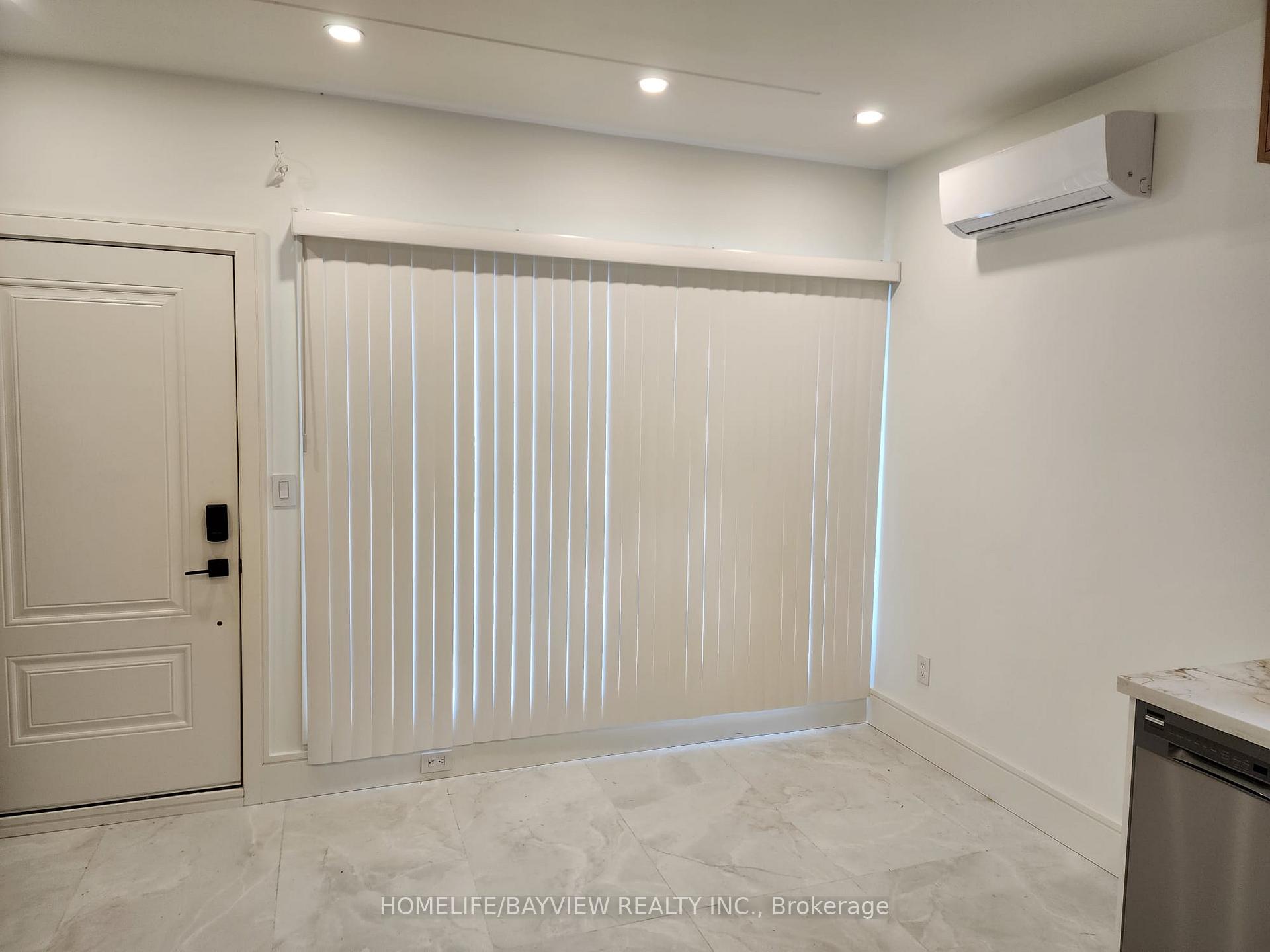 Photo 2 of Unit C, 57 Fairway Drive, Aurora, Aurora Highlands — HOMEH