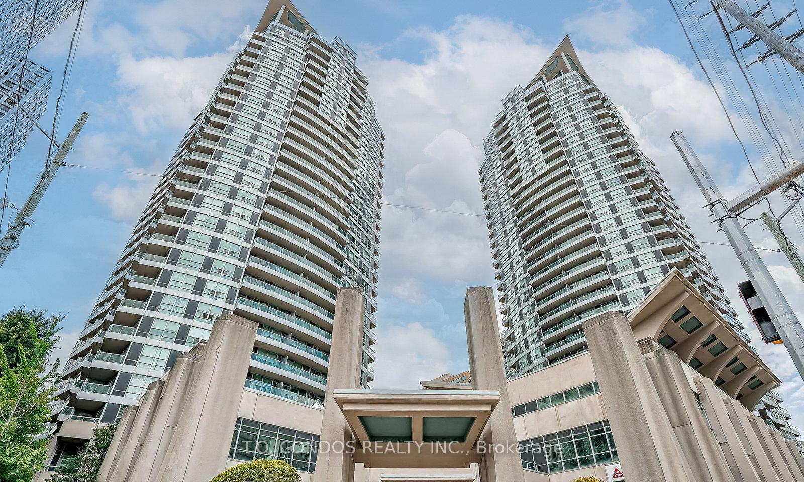 Front of Unit 906, 33 Elm Drive W