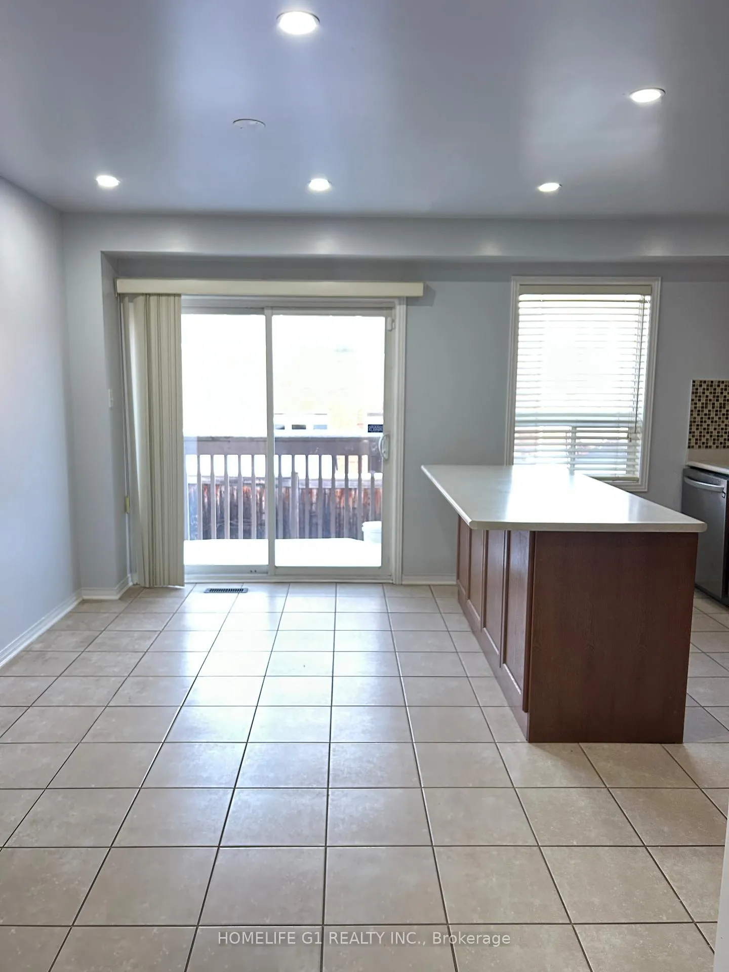 Photo 5 of 86 Newington Crescent, Brampton, Bram East — HOMEH