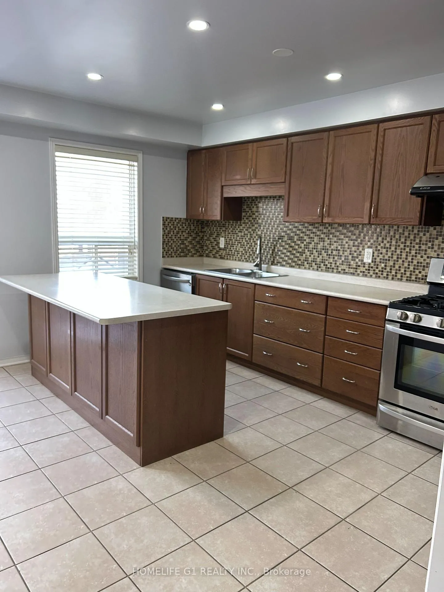 Photo 6 of 86 Newington Crescent, Brampton, Bram East — HOMEH