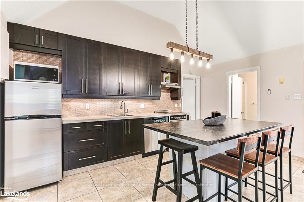 Photo 13 of 438 Oxbow Crescent, Collingwood — HOMEH
