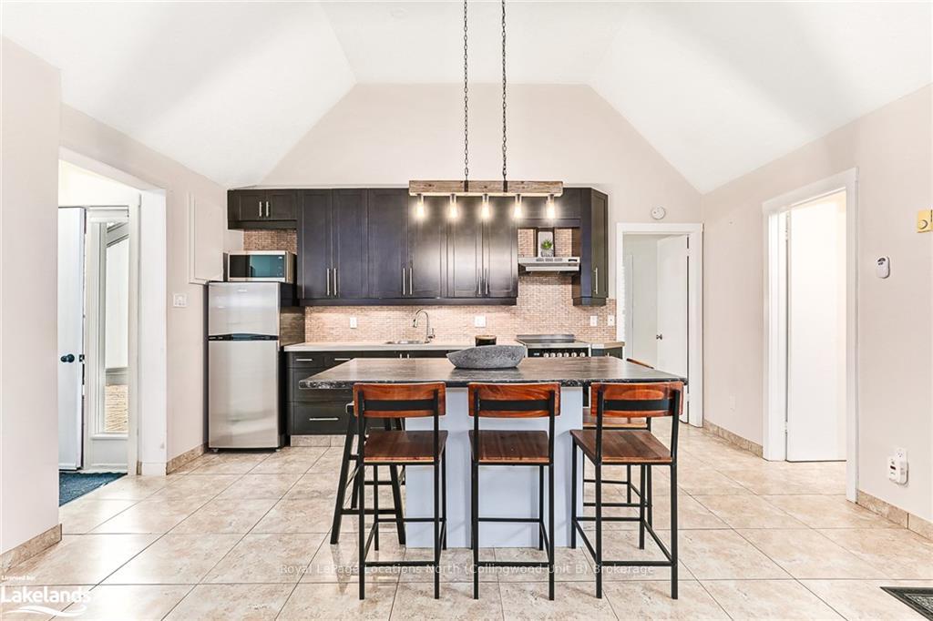 Photo 14 of 438 Oxbow Crescent, Collingwood — HOMEH