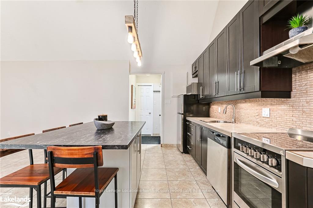 Photo 16 of 438 Oxbow Crescent, Collingwood — HOMEH