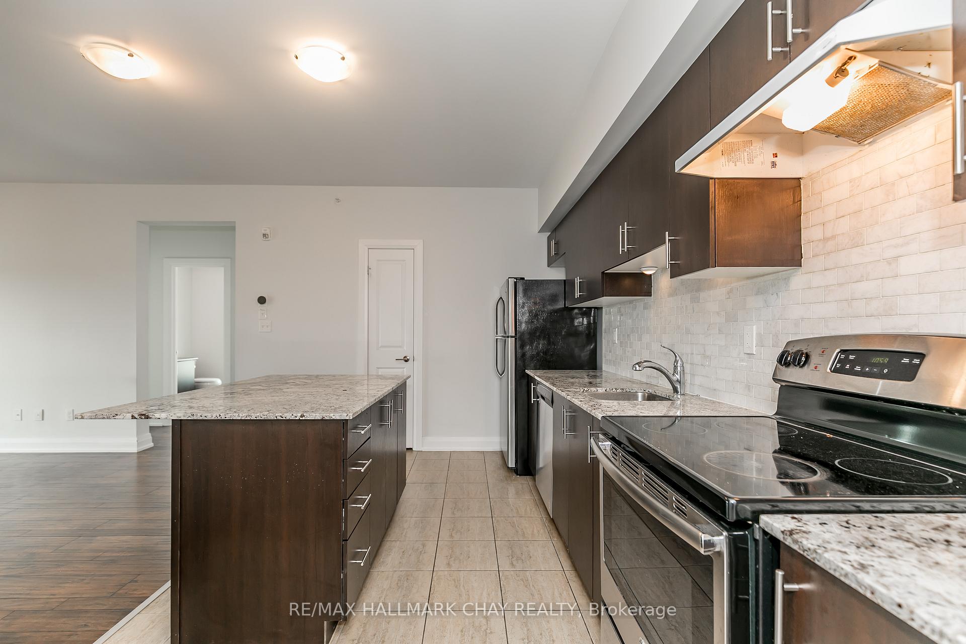 Photo 3 of Unit 310, 299 Cundles Road E, Barrie, Cundles East — HOMEH