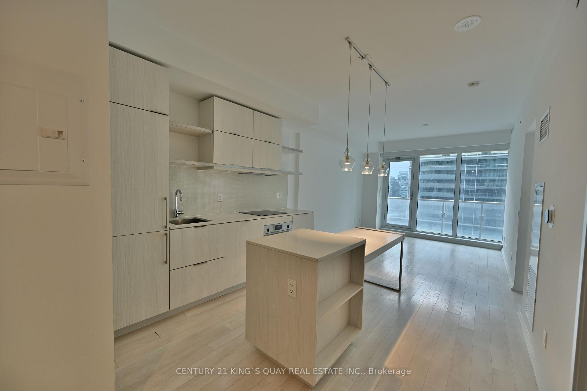 Front of Unit 1907, 197 Yonge Street