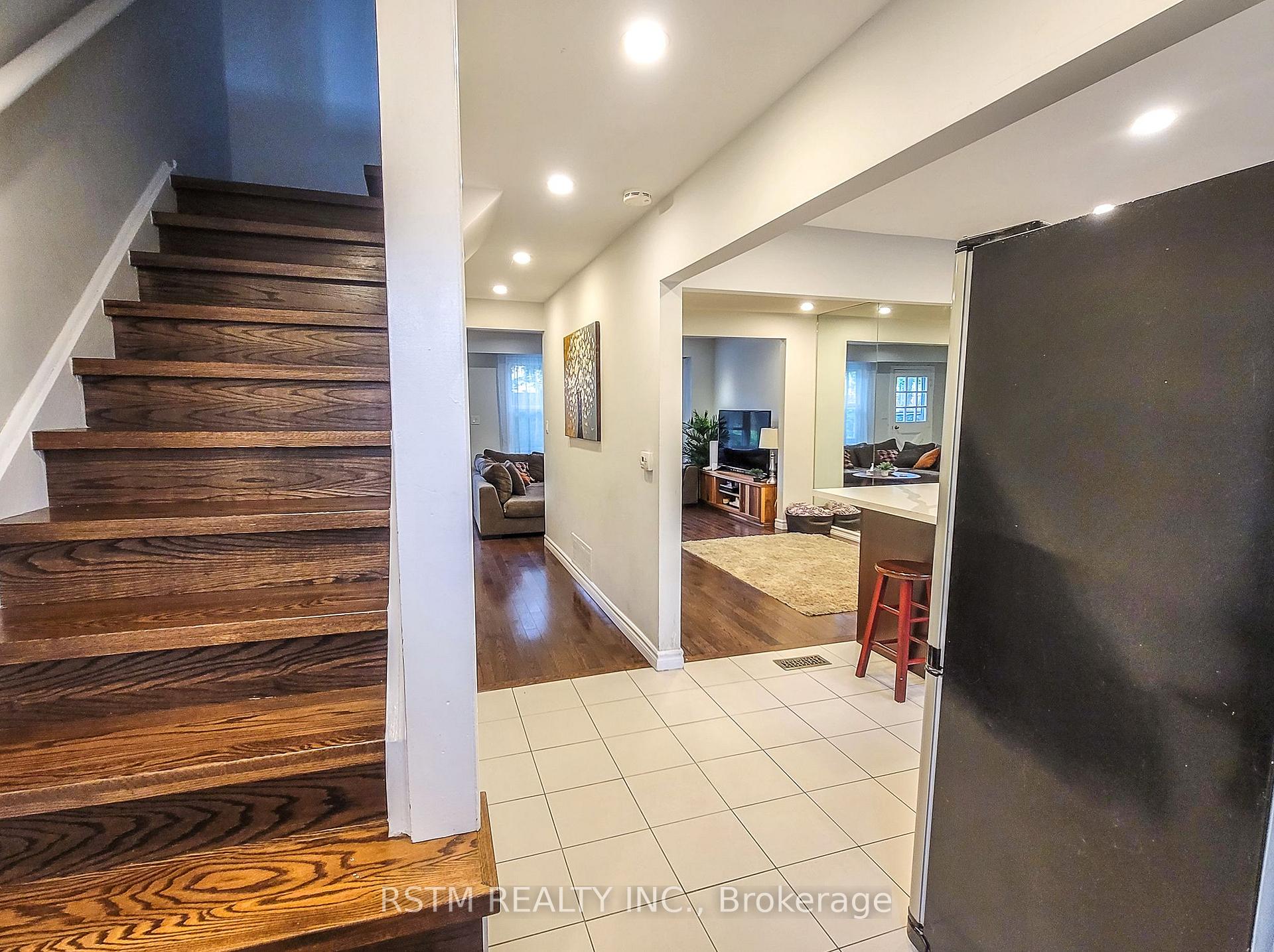 Photo 2 of Unit 15, 15 The Carriage Way, Markham, Royal Orchard — HOMEH