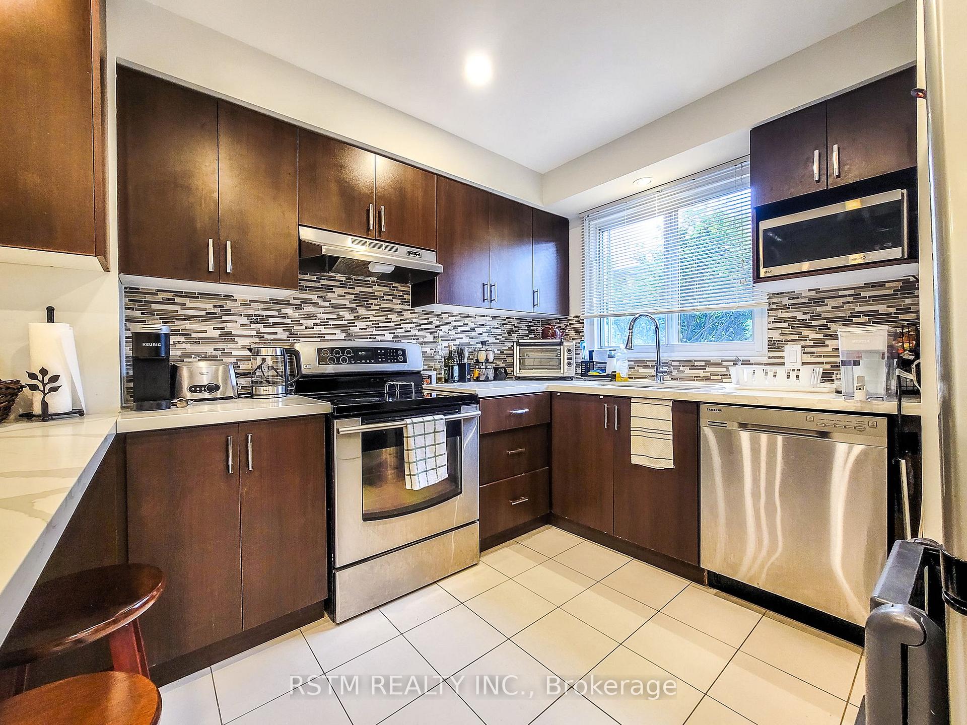 Photo 3 of Unit 15, 15 The Carriage Way, Markham, Royal Orchard — HOMEH