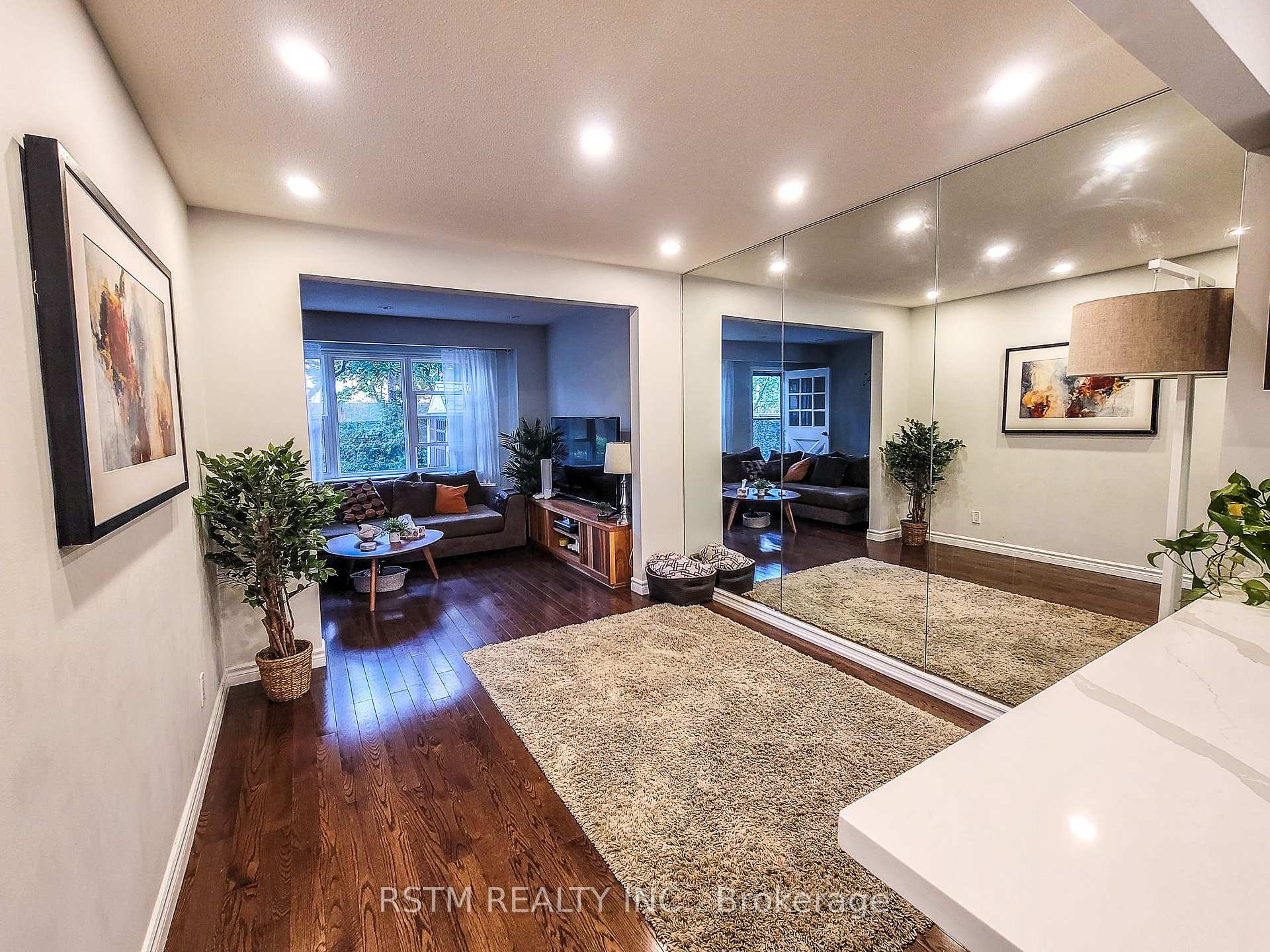 Photo 5 of Unit 15, 15 The Carriage Way, Markham, Royal Orchard — HOMEH