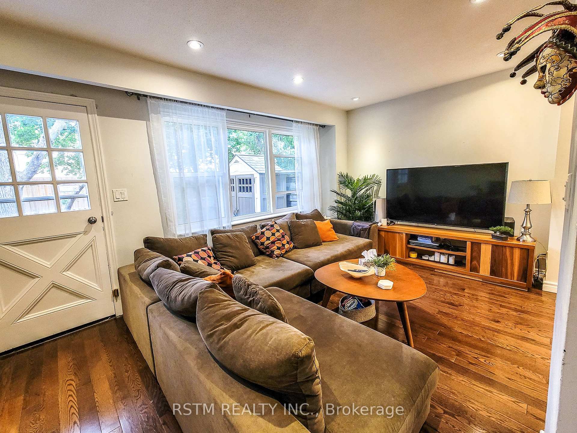 Photo 7 of Unit 15, 15 The Carriage Way, Markham, Royal Orchard — HOMEH