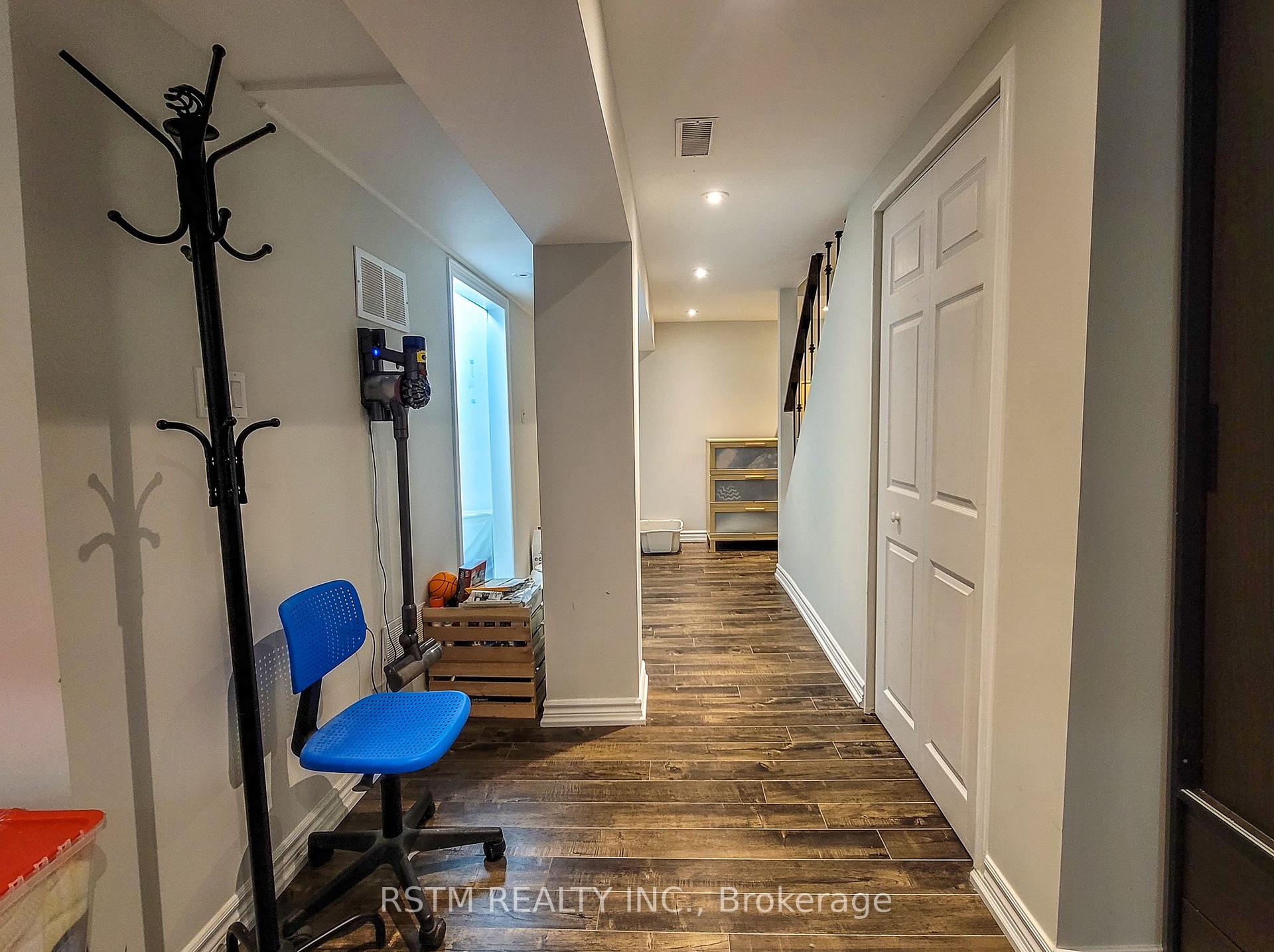 Photo 19 of Unit 15, 15 The Carriage Way, Markham, Royal Orchard — HOMEH