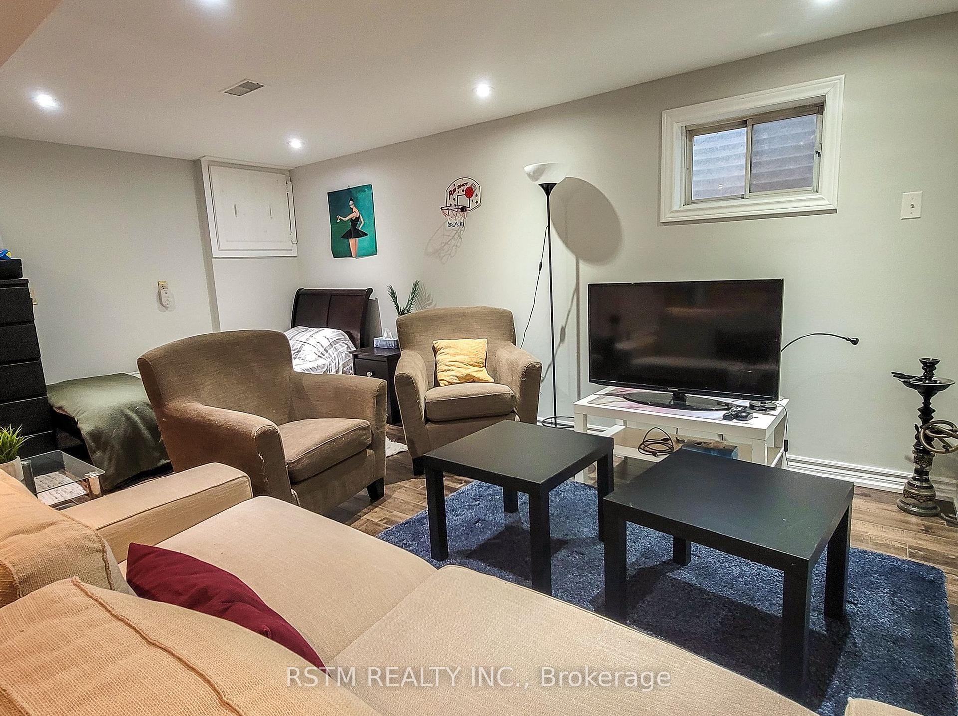 Photo 23 of Unit 15, 15 The Carriage Way, Markham, Royal Orchard — HOMEH