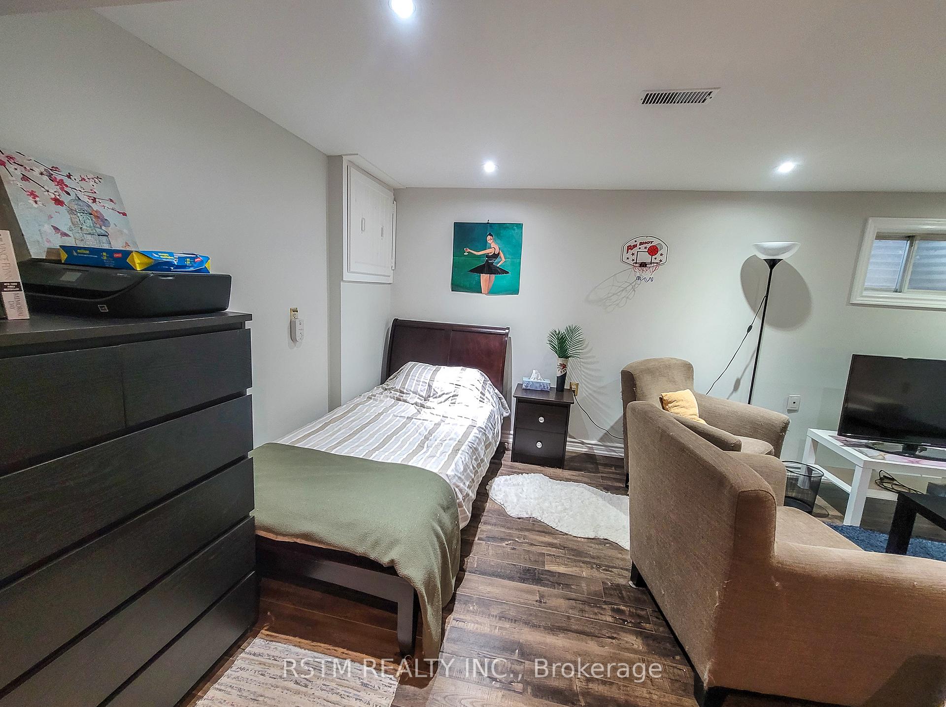 Photo 24 of Unit 15, 15 The Carriage Way, Markham, Royal Orchard — HOMEH