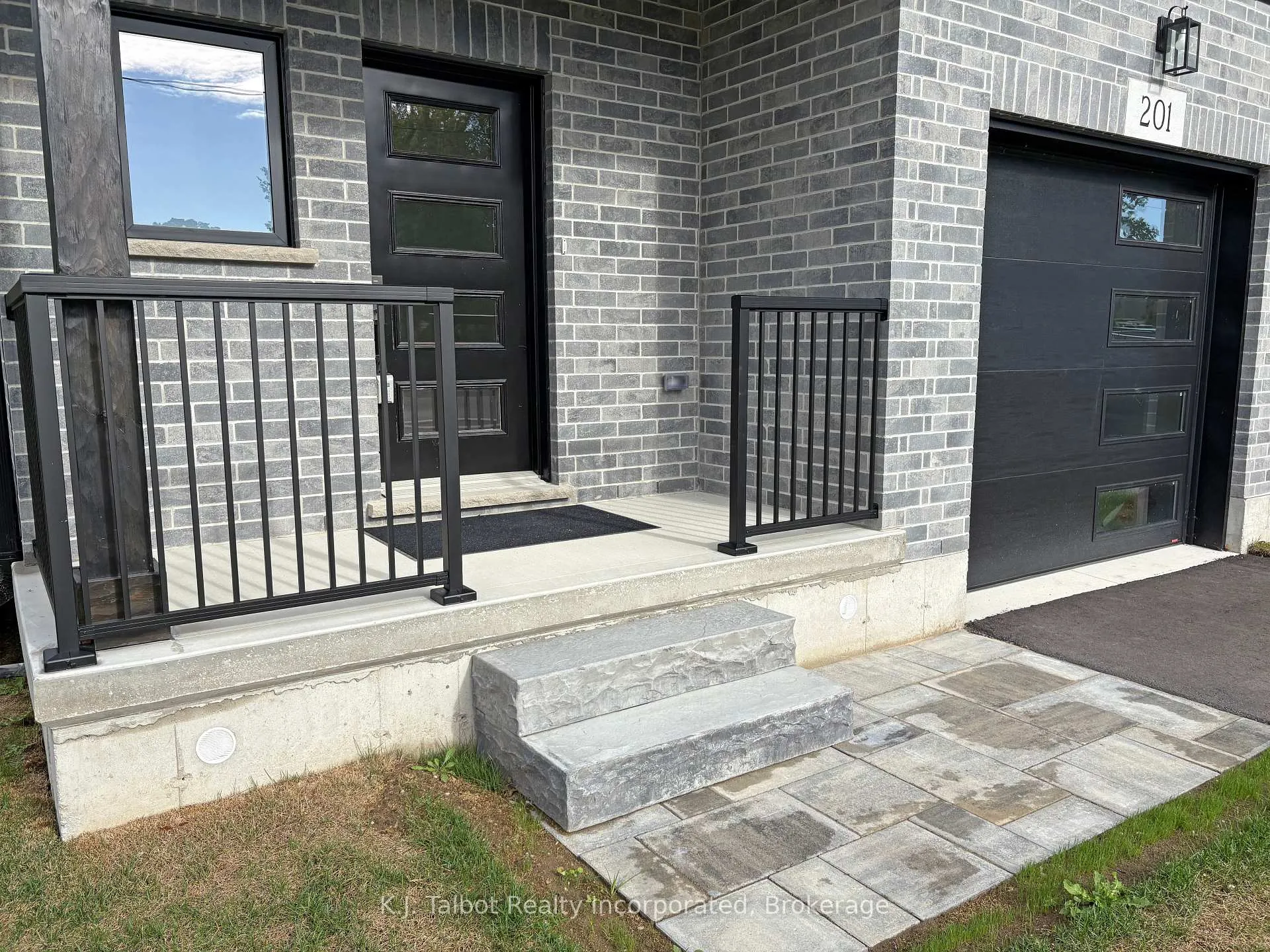 Photo 2 of 201 South Street, Goderich, Goderich (Town) — HOMEH