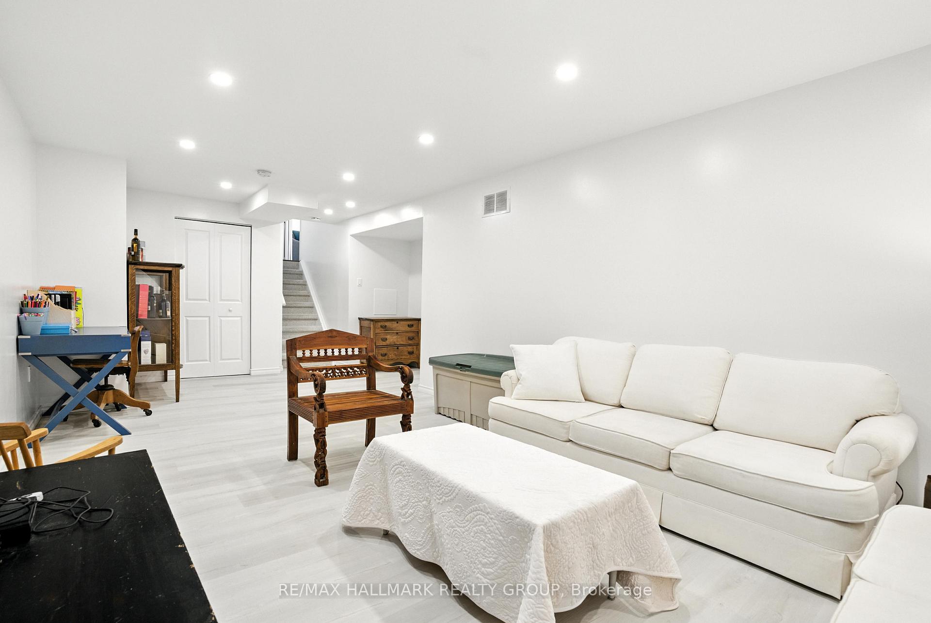Photo 21 of 26 St Remy Drive, Ottawa, Barrhaven - Pheasant Run — HOMEH