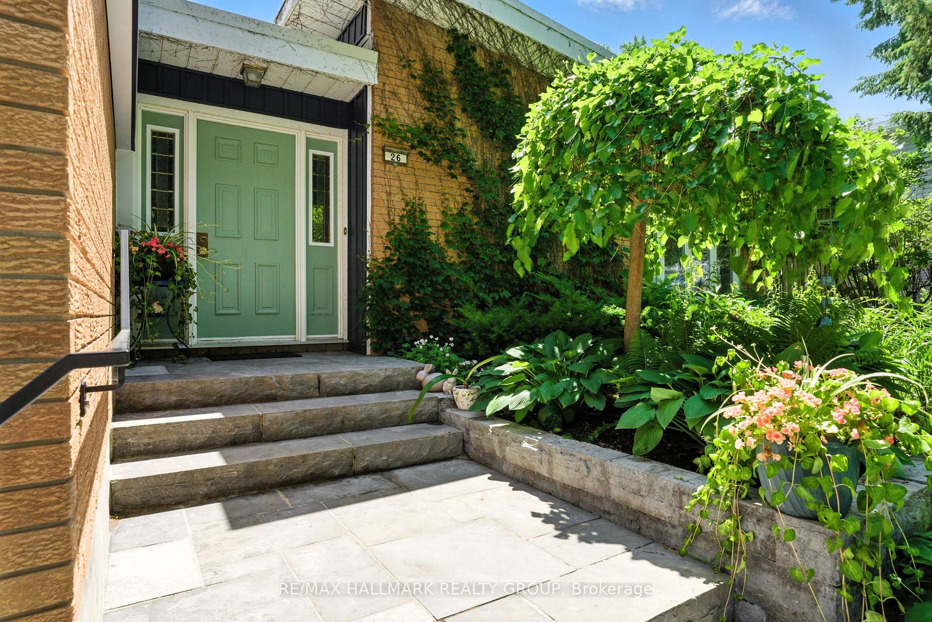 Photo 23 of 26 St Remy Drive, Ottawa, Barrhaven - Pheasant Run — HOMEH