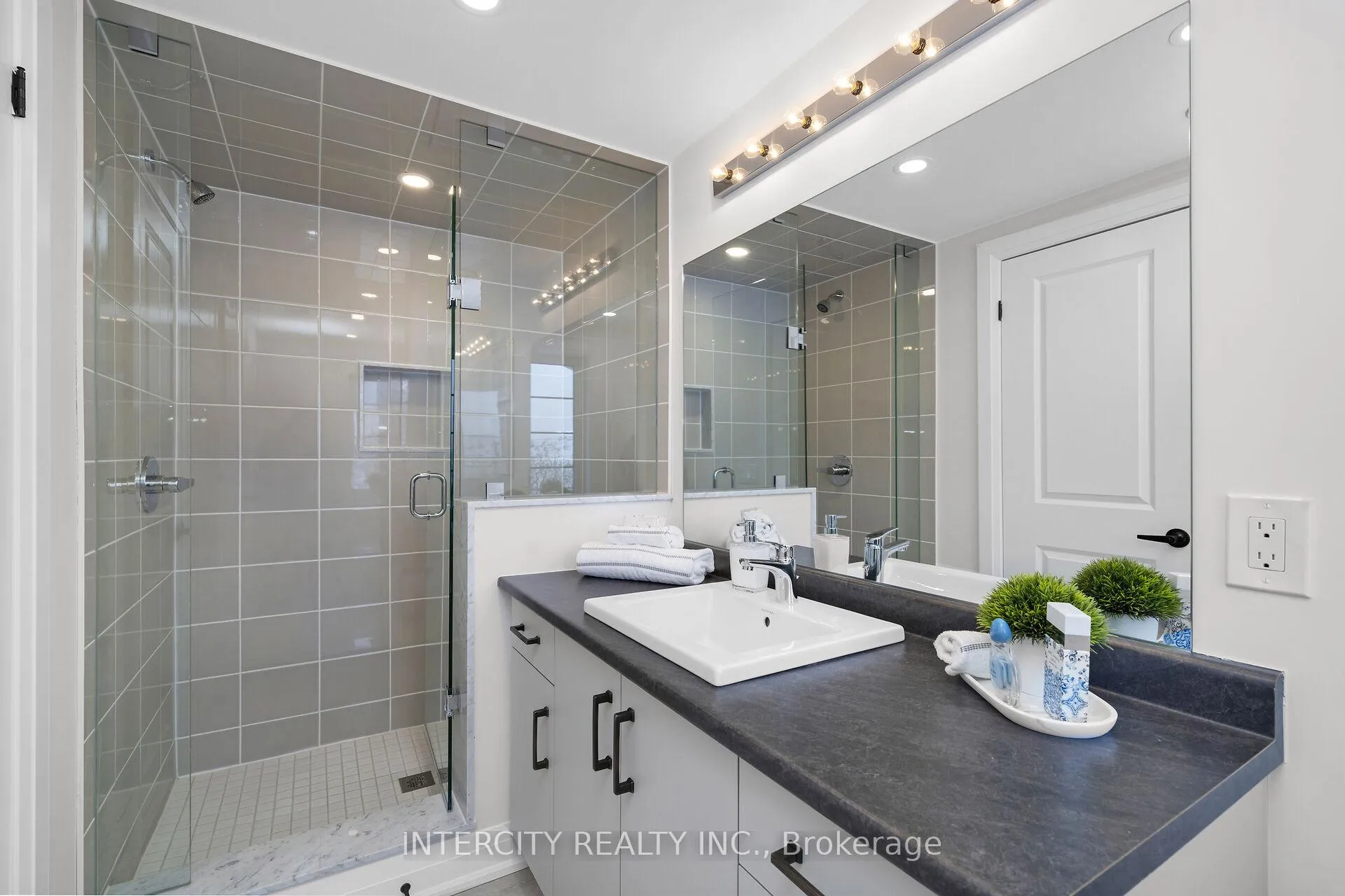 Photo 19 of Unit Unit 17, 67 Marret Lane, Clarington, Newcastle — HOMEH