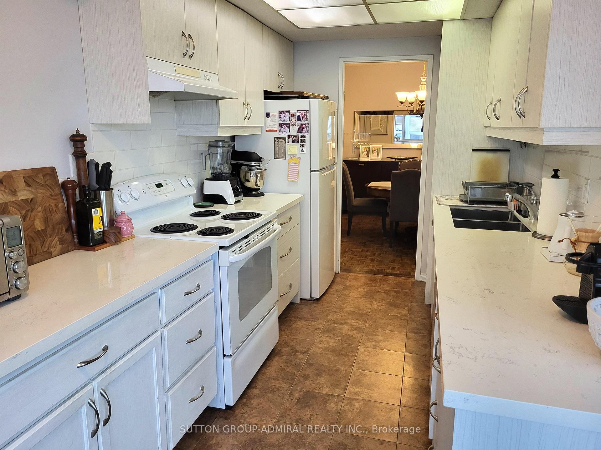 Photo 3 of Unit 1009, 3000 Bathurst Street, Toronto, Englemount-Lawrence — HOMEH