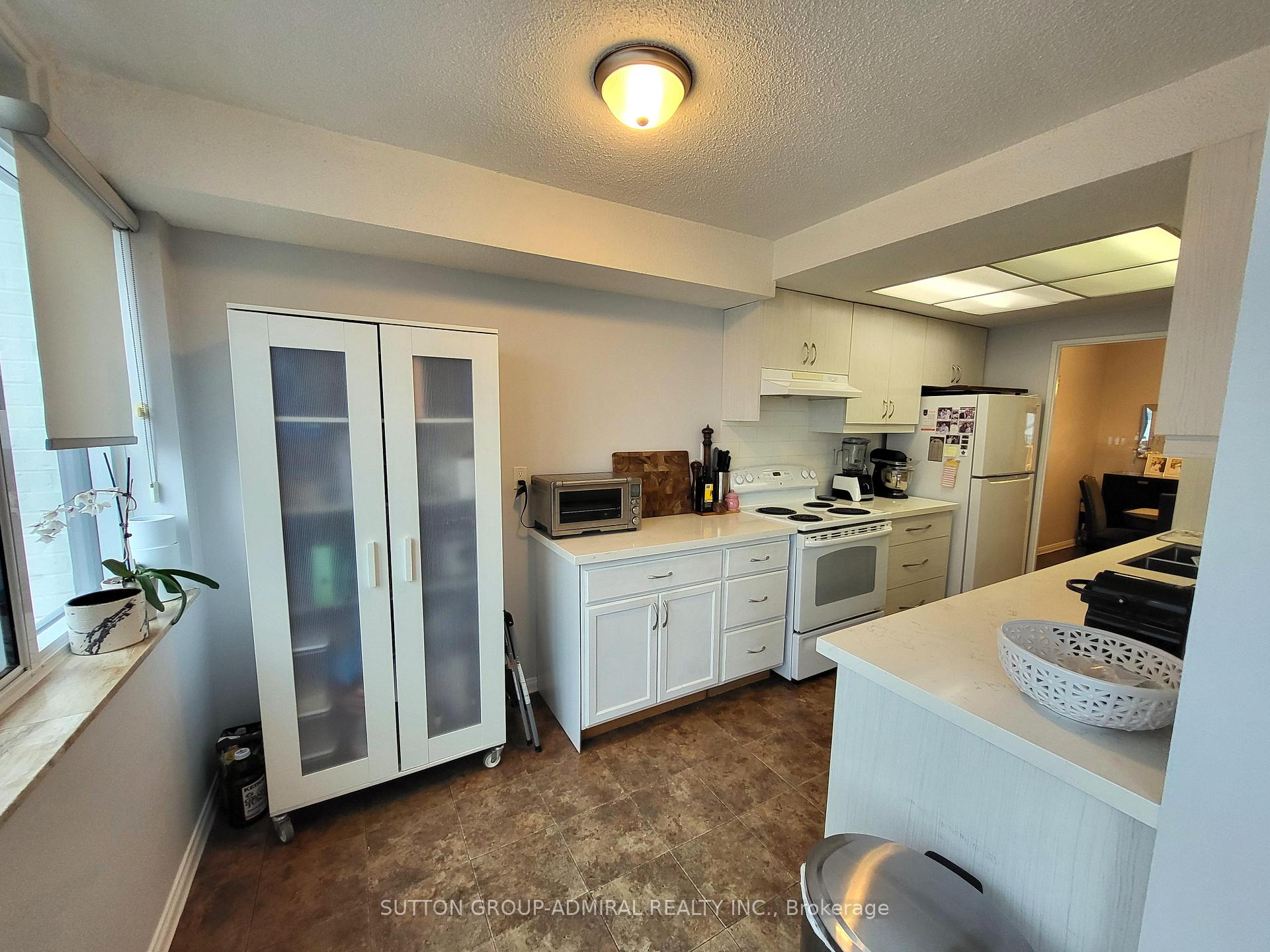 Photo 4 of Unit 1009, 3000 Bathurst Street, Toronto, Englemount-Lawrence — HOMEH
