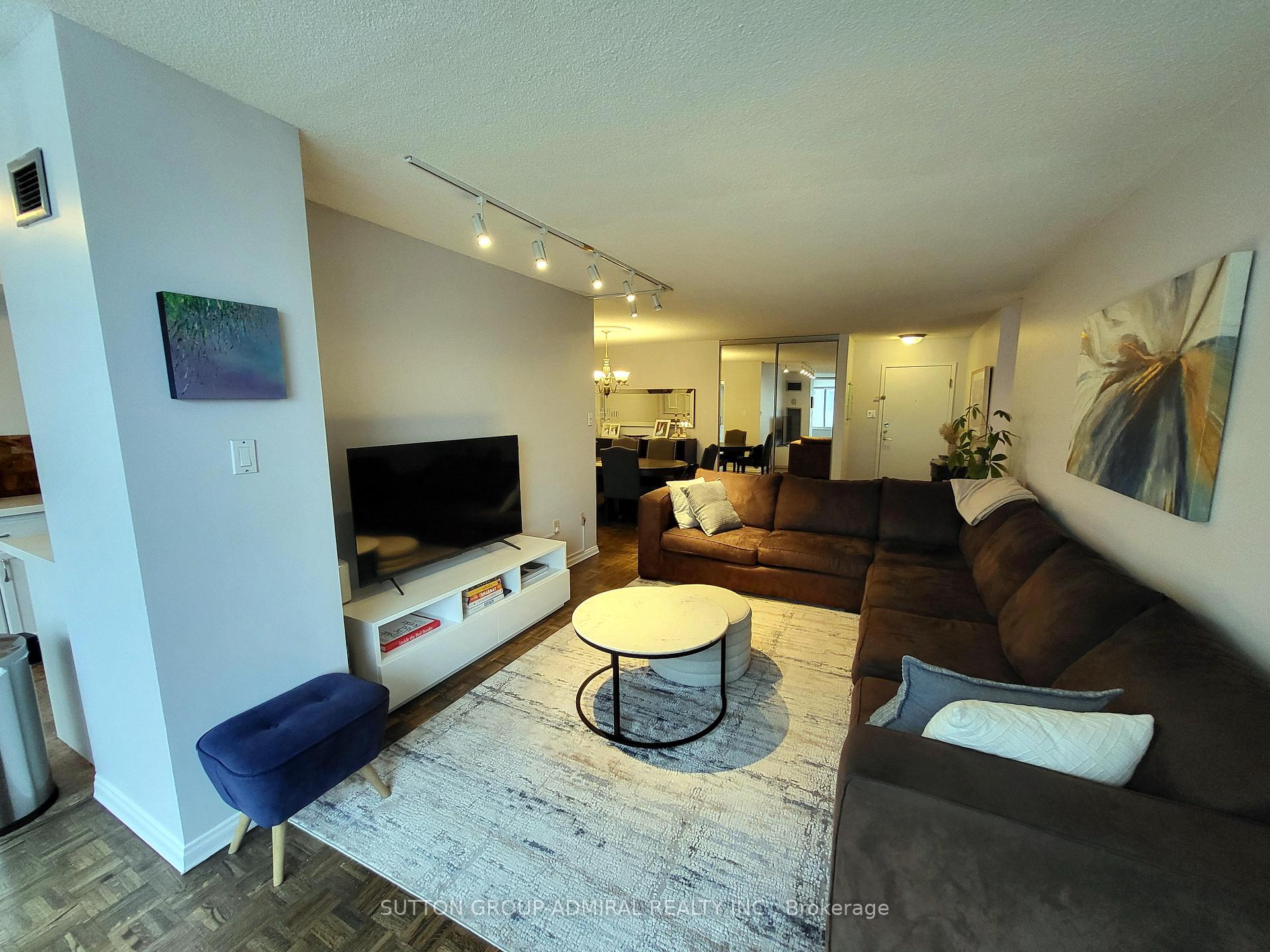 Photo 5 of Unit 1009, 3000 Bathurst Street, Toronto, Englemount-Lawrence — HOMEH
