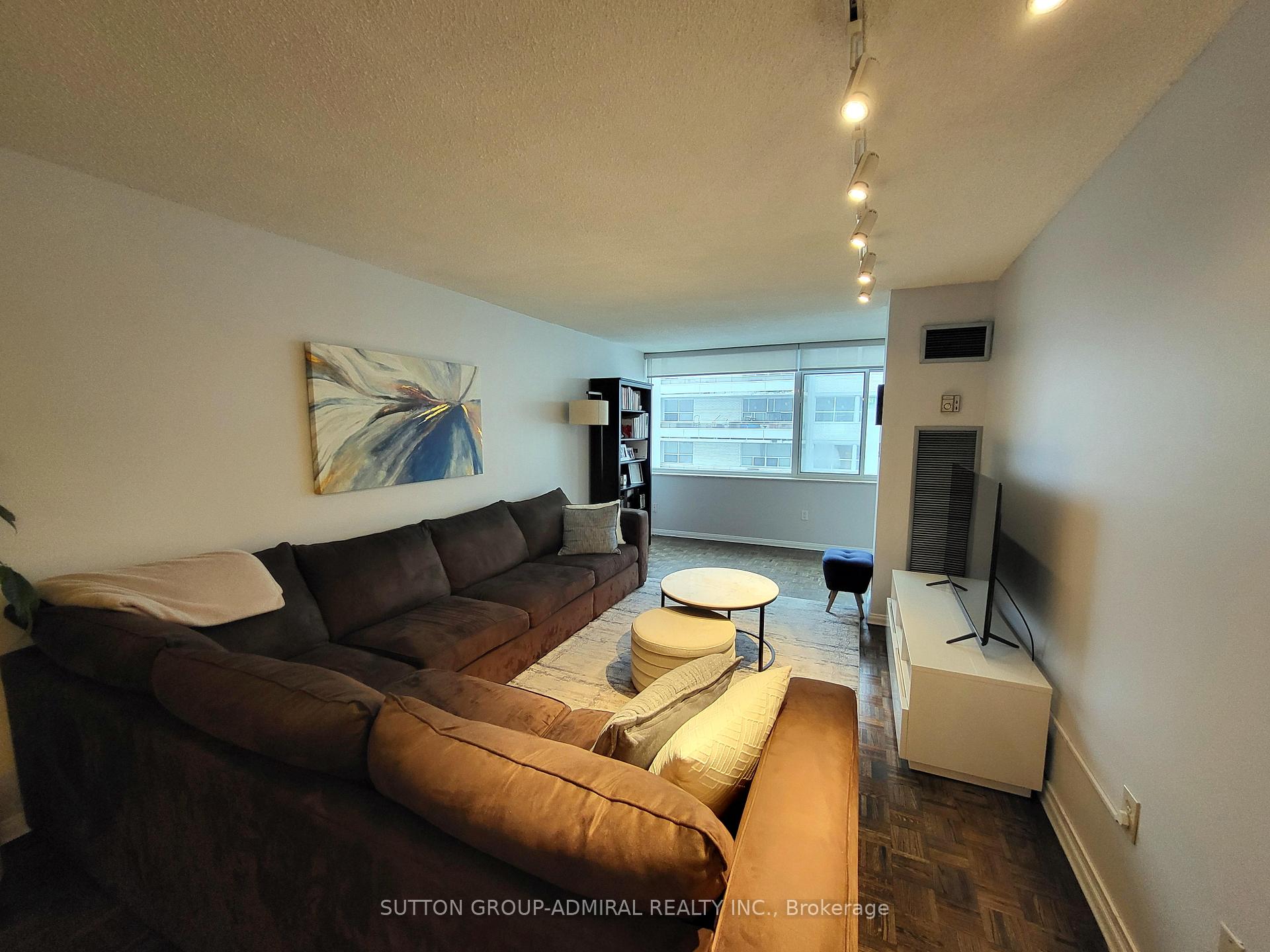 Photo 6 of Unit 1009, 3000 Bathurst Street, Toronto, Englemount-Lawrence — HOMEH