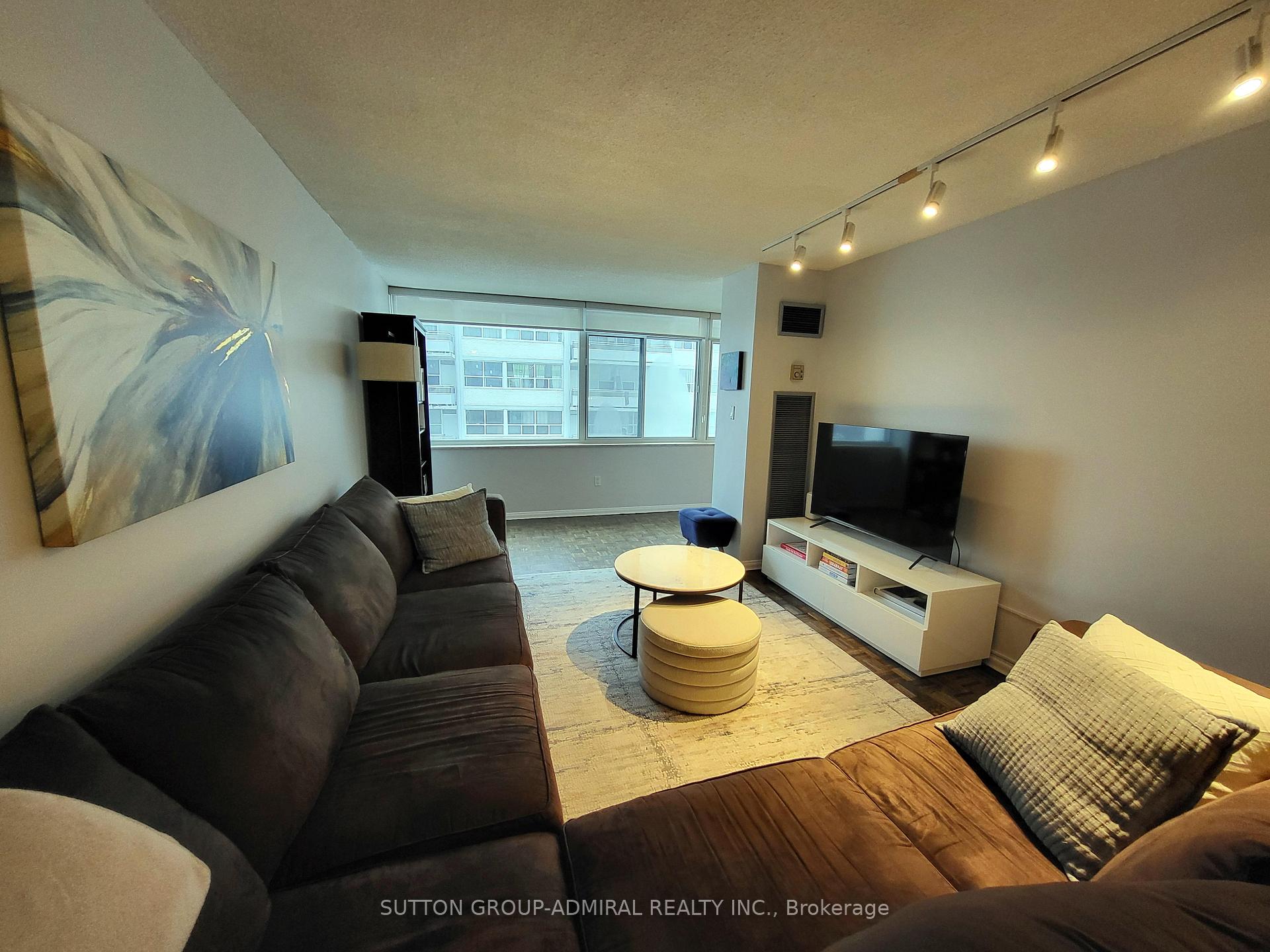 Photo 8 of Unit 1009, 3000 Bathurst Street, Toronto, Englemount-Lawrence — HOMEH