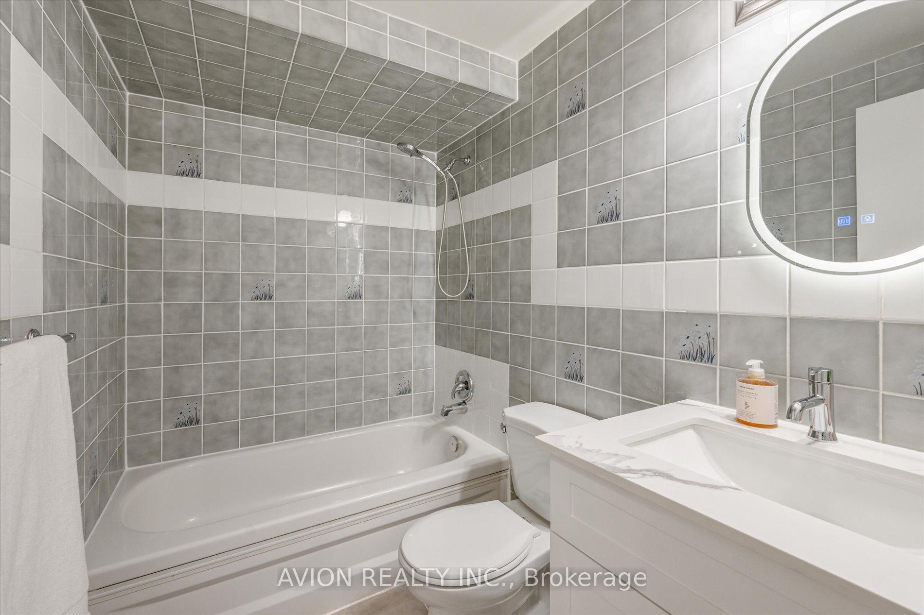 Photo 48 of 11 Woodglen Way, Markham, Unionville — HOMEH