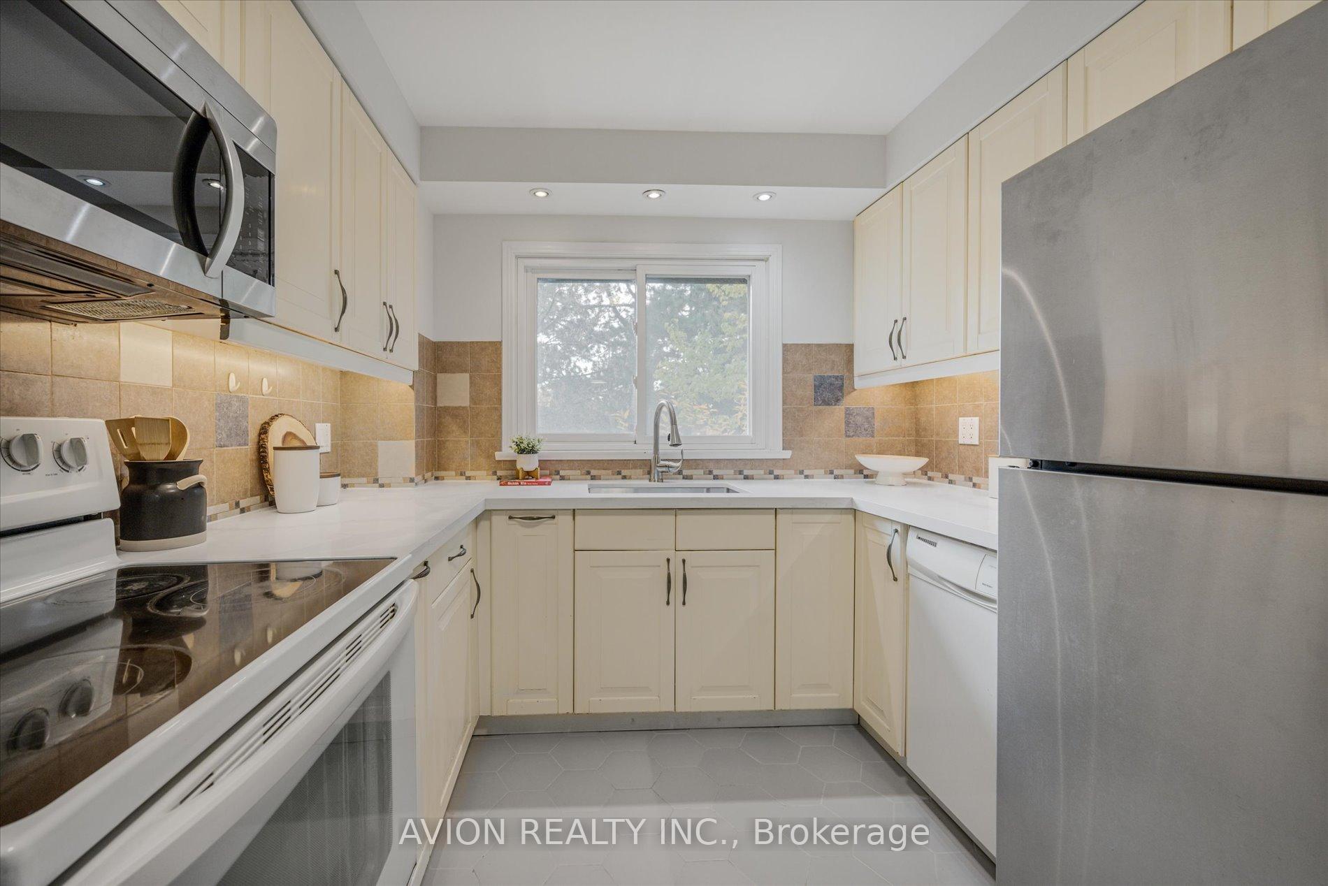 Photo 33 of 11 Woodglen Way, Markham, Unionville — HOMEH