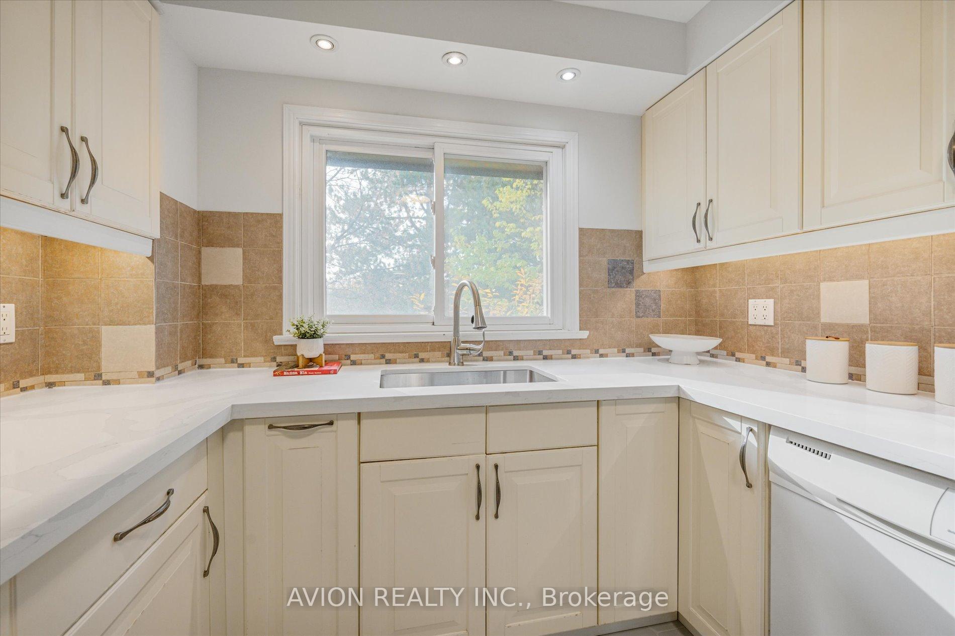 Photo 34 of 11 Woodglen Way, Markham, Unionville — HOMEH